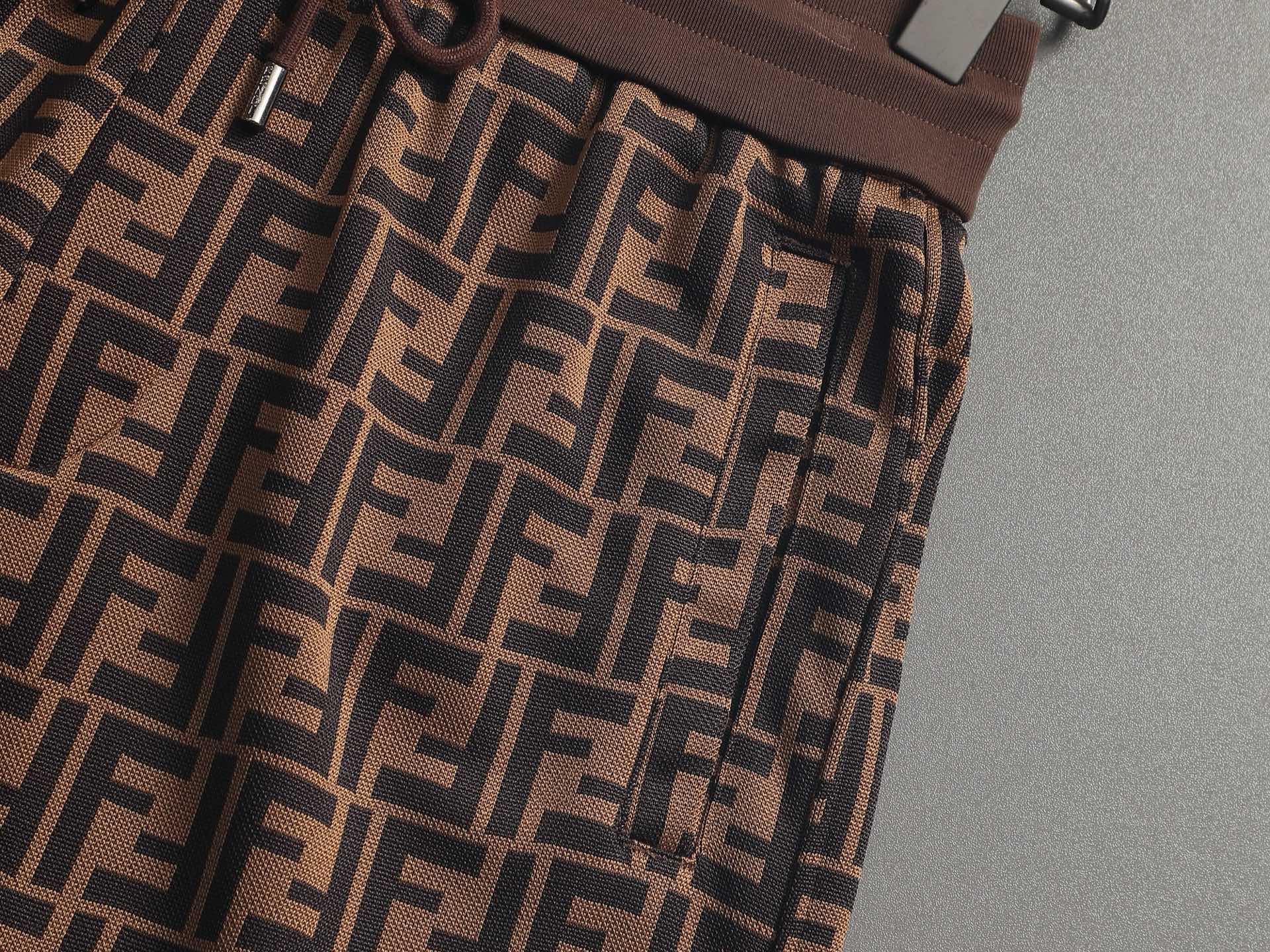 Fendi FENDI 芬迪 25ss 毛圈短裤 ～采用棉质毛圈面料精心制作 饰以同色调提花图案