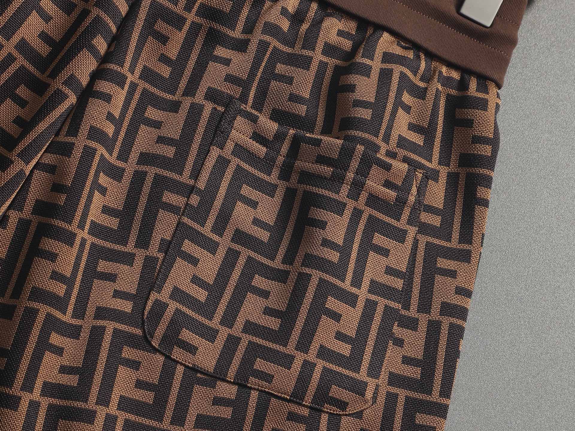 Fendi FENDI 芬迪 25ss 毛圈短裤 ～采用棉质毛圈面料精心制作 饰以同色调提花图案
