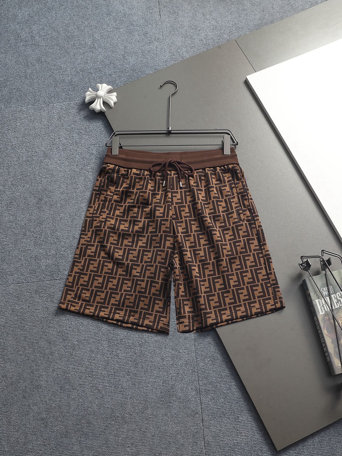 Fendi FENDI 芬迪 25ss 毛圈短裤 ～采用棉质毛圈面料精心制作 饰以同色调提花图案