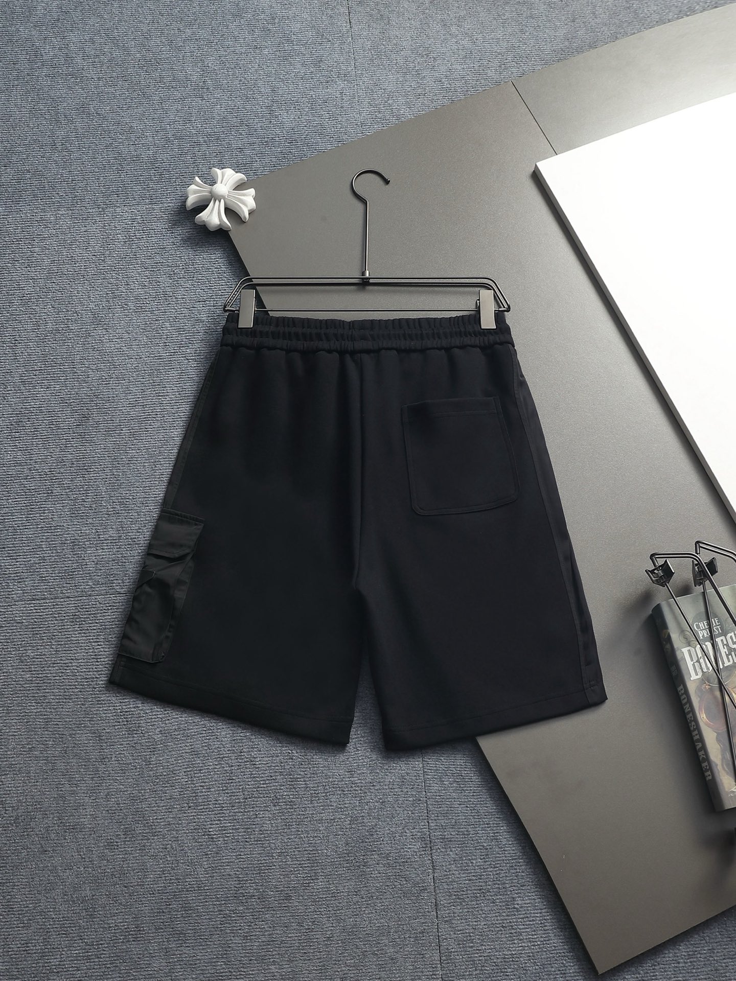 Prada 高端货 普拉达 PRADA 2025春夏新款松紧带休闲短裤 定制面料 透气舒适度高