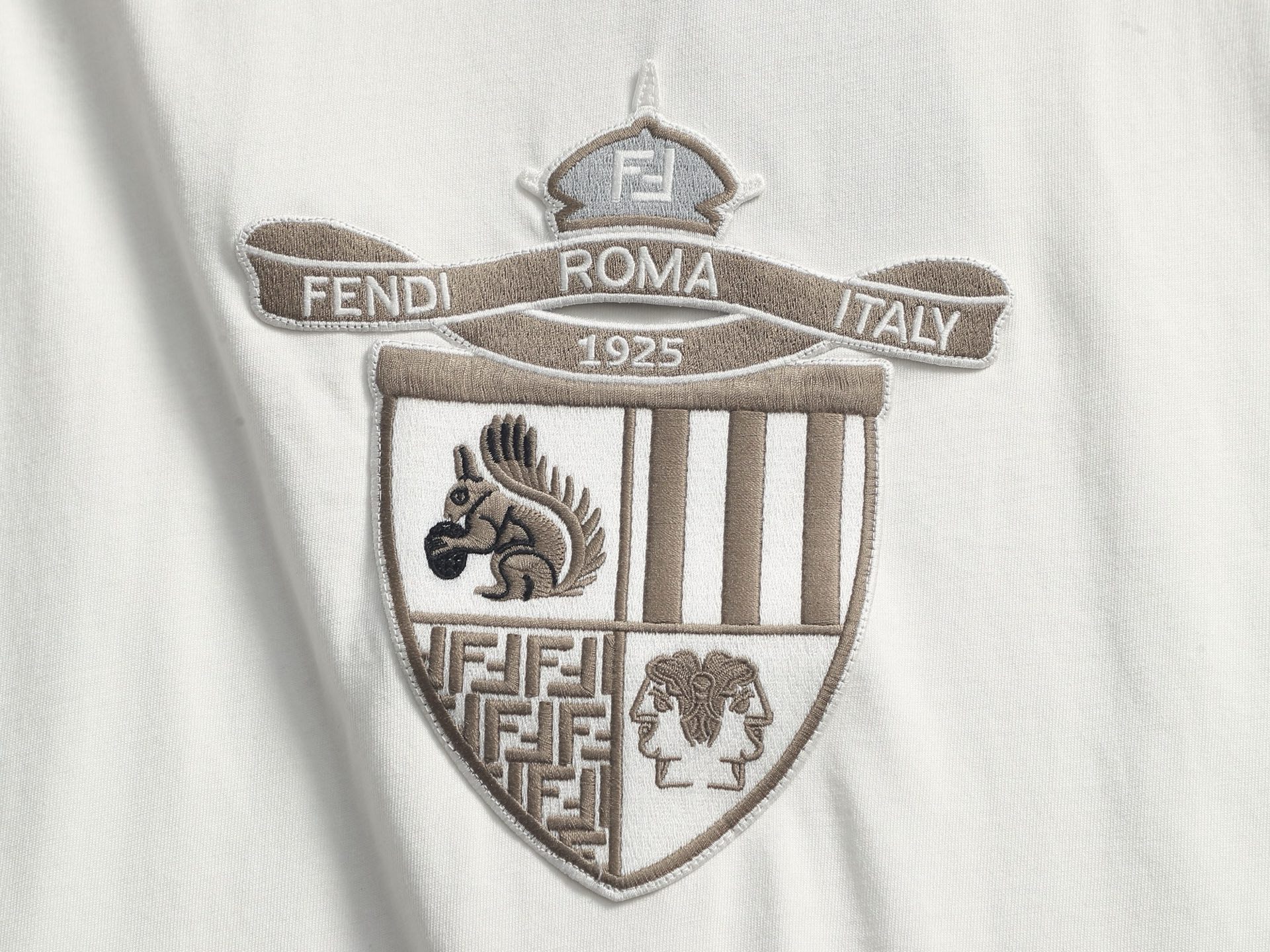 Fendi FENDI 芬迪 双fLogo刺绣标识 升级