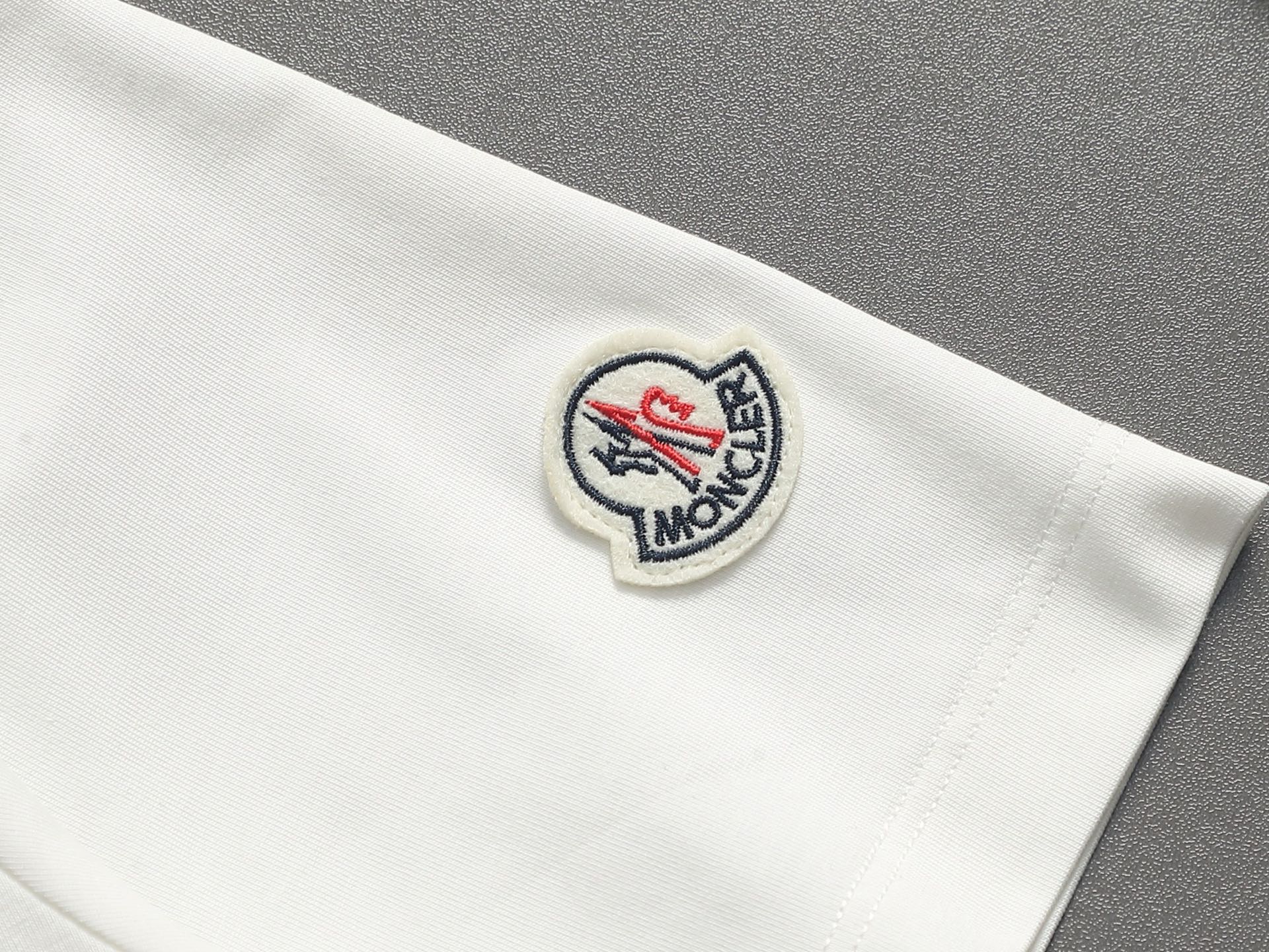Moncler 蒙口2026早春新款 短袖T恤 同步发售 定制专属纯棉面料 定制 工艺螺纹
