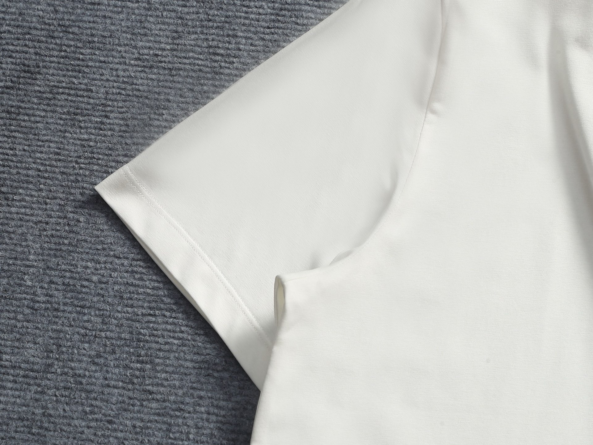 Moncler 蒙口2026早春新款 短袖T恤 同步发售 定制专属纯棉面料 定制 工艺螺纹