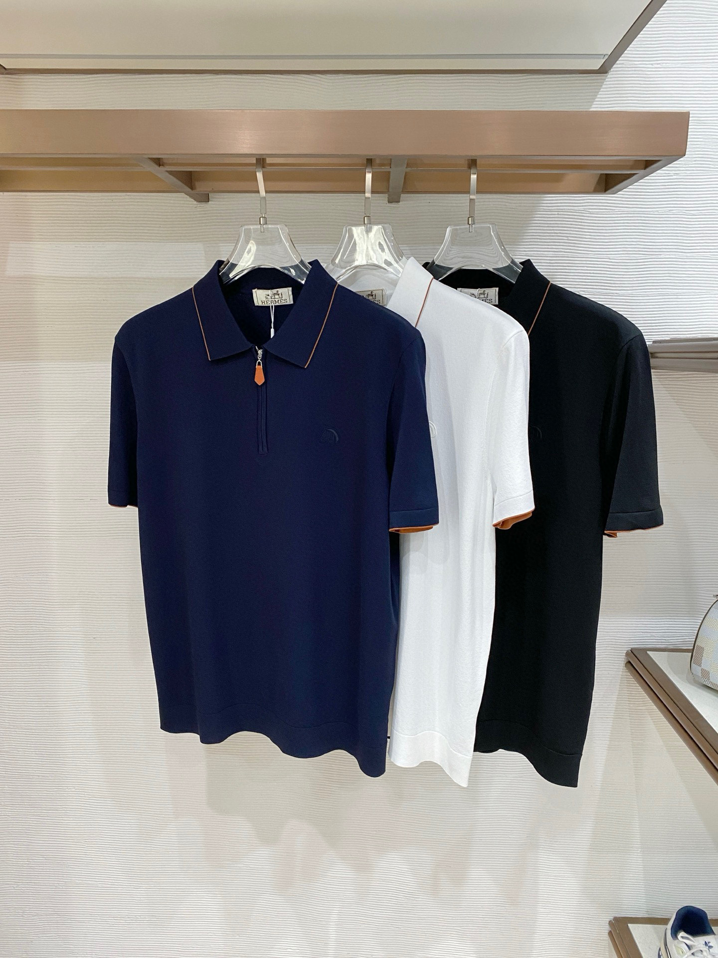 爱马家 官网26春夏原厂进口伊力特面料超级舒适 颜色 ：黑 白 蓝三色码数: 48-56型号：Kt260