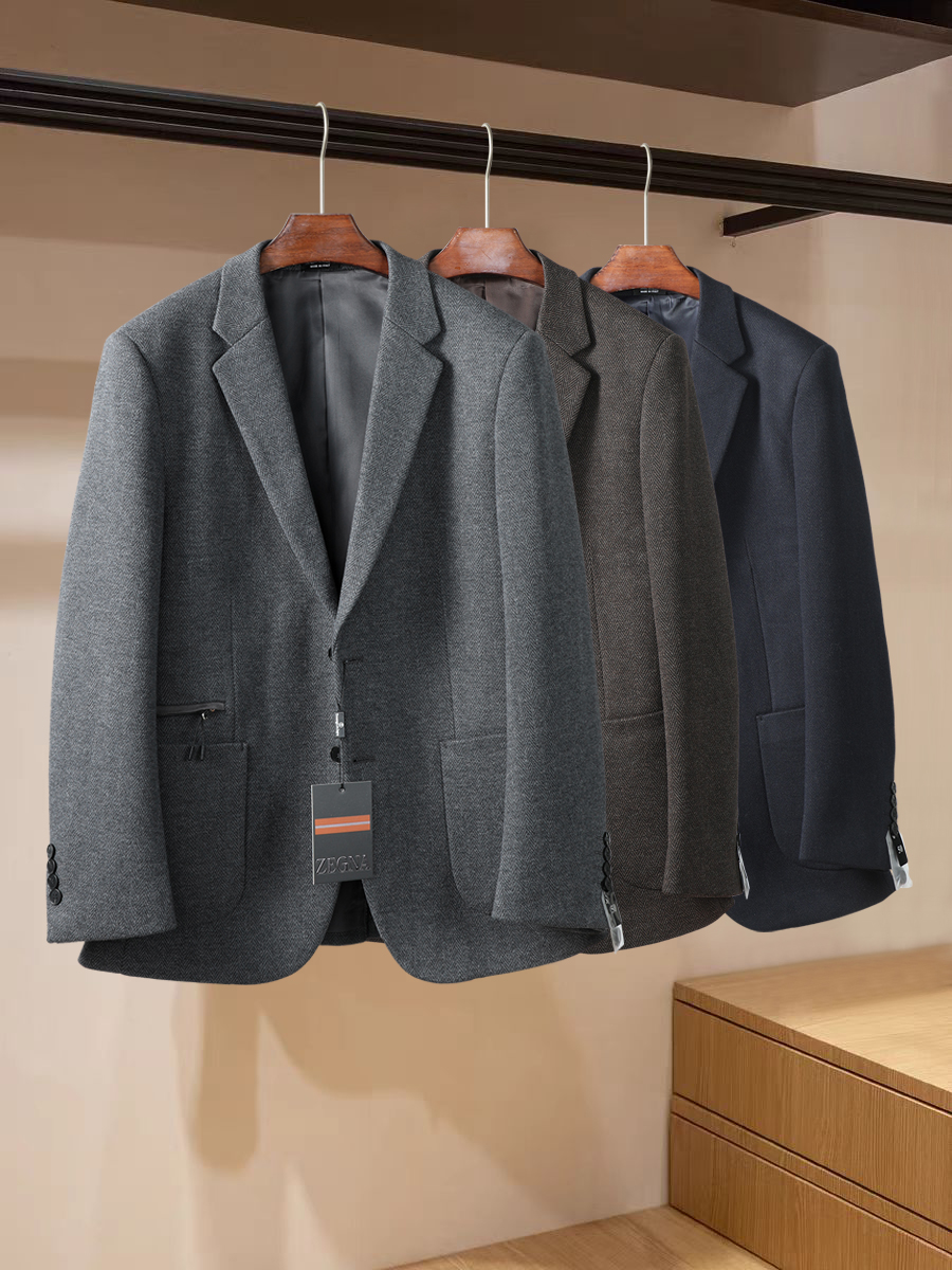 Zegna 杰尼亚26秋冬羊毛条纹西装高端羊绒线纱、顶级羊绒意味着无与伦比的亲肤触感，软糯又轻柔，低调内敛却难掩奢华质感