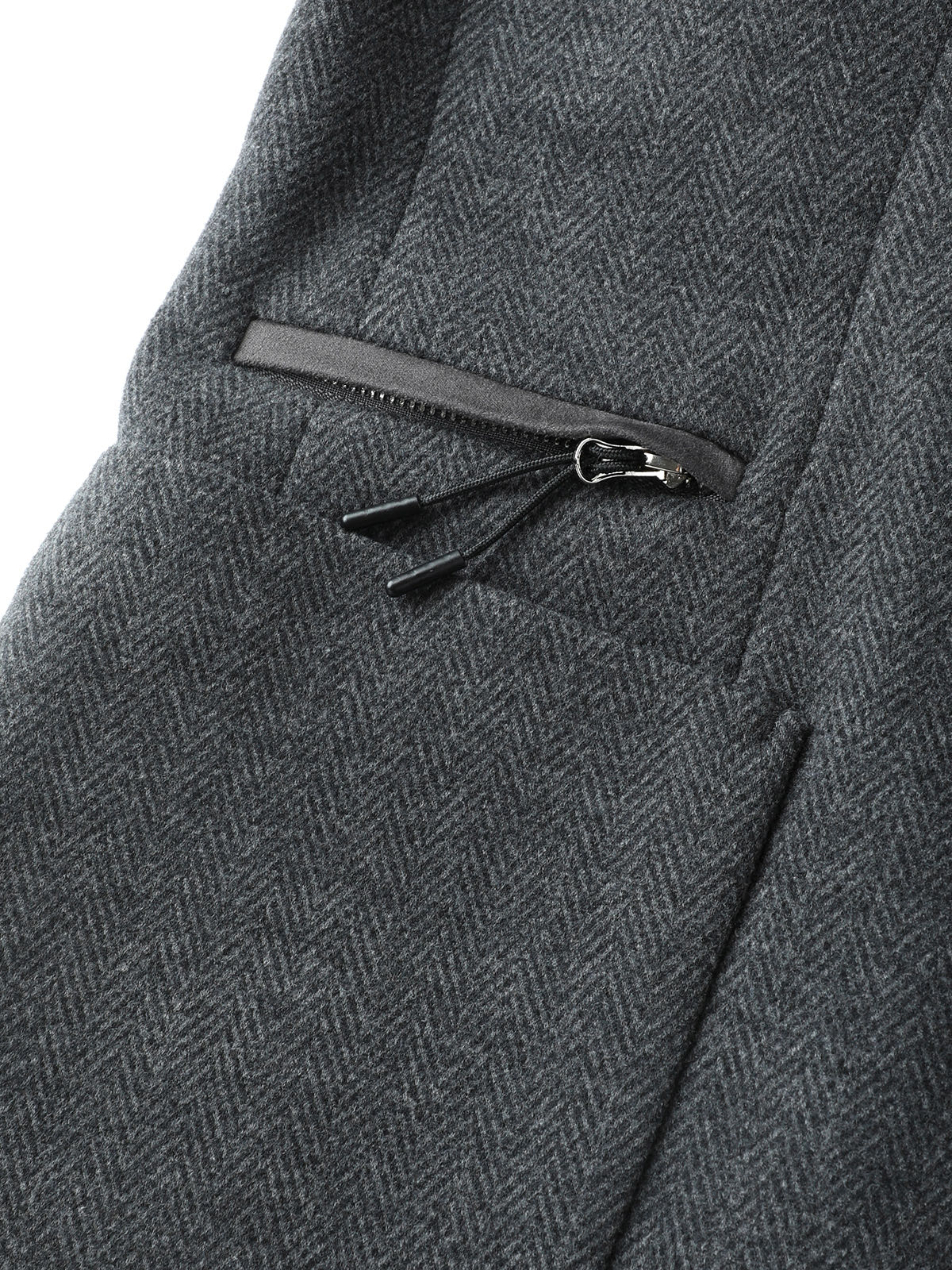 Zegna 杰尼亚26秋冬羊毛条纹西装高端羊绒线纱、顶级羊绒意味着无与伦比的亲肤触感,软糯又轻柔,低调内敛却难掩奢华质感 Zegna 杰尼亚26秋冬羊毛条纹西装高端羊绒线纱、顶级羊绒意味着无与伦比的亲肤触感,软糯又轻柔,低调内敛却难掩奢华质感