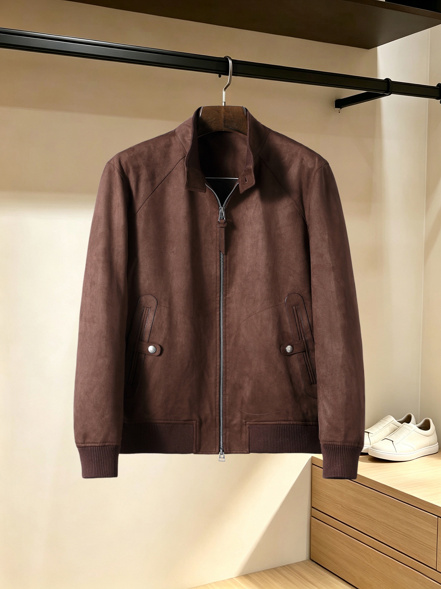 T OM FORD Boss/波斯 27新品男士弹力麂皮绒面料秋冬高档休闲立领夹克 手感柔软简洁且挺括 颜色：黑色 咖色