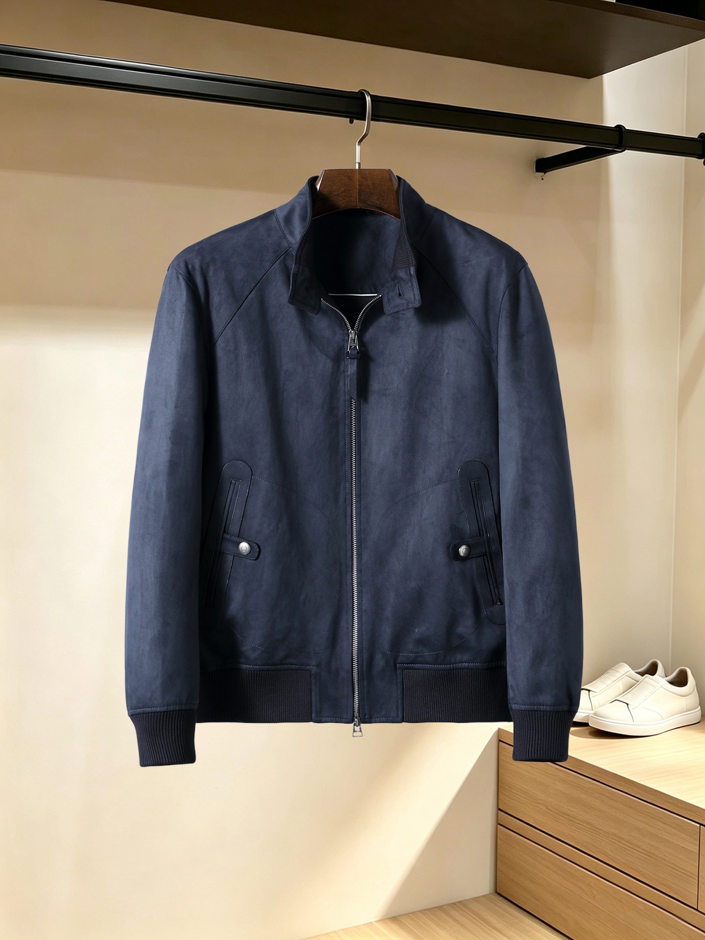 T OM FORD Boss/波斯 27新品男士弹力麂皮绒面料秋冬高档休闲立领夹克 手感柔软简洁且挺括 颜色：黑色 咖色