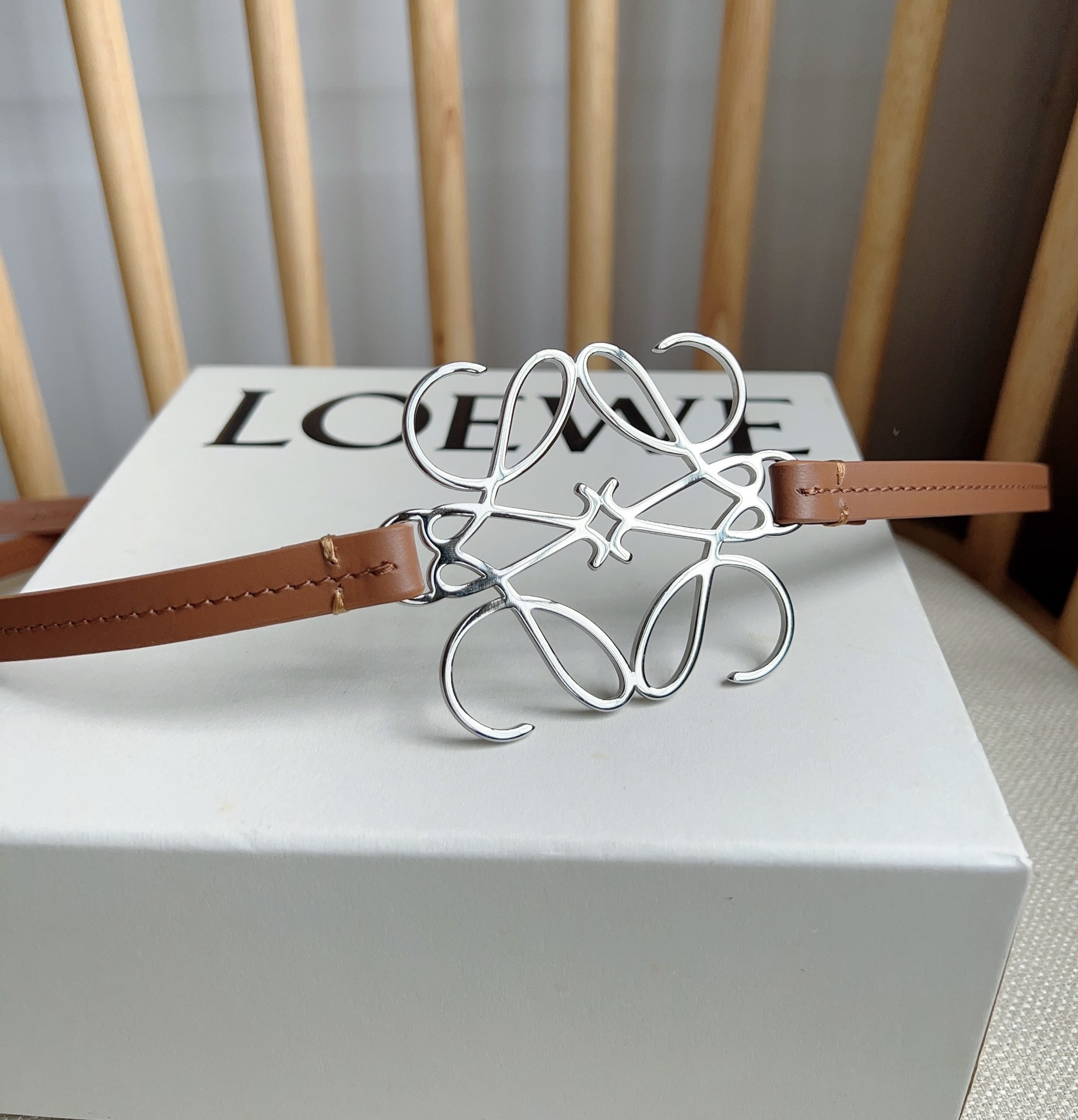 LOEWE罗意威专柜最新同款腰封钢扣镂空上身效果巨好致力打造对不同领域的时尚精品宽:4.0cm