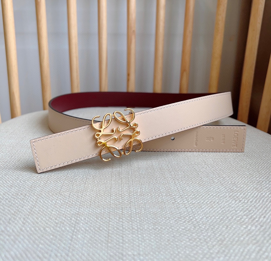 LOEWE （罗意威）专柜最新同款腰带[庆祝][庆祝] 宽：2.8cm 选用光滑牛皮革双面腰带 配有An
