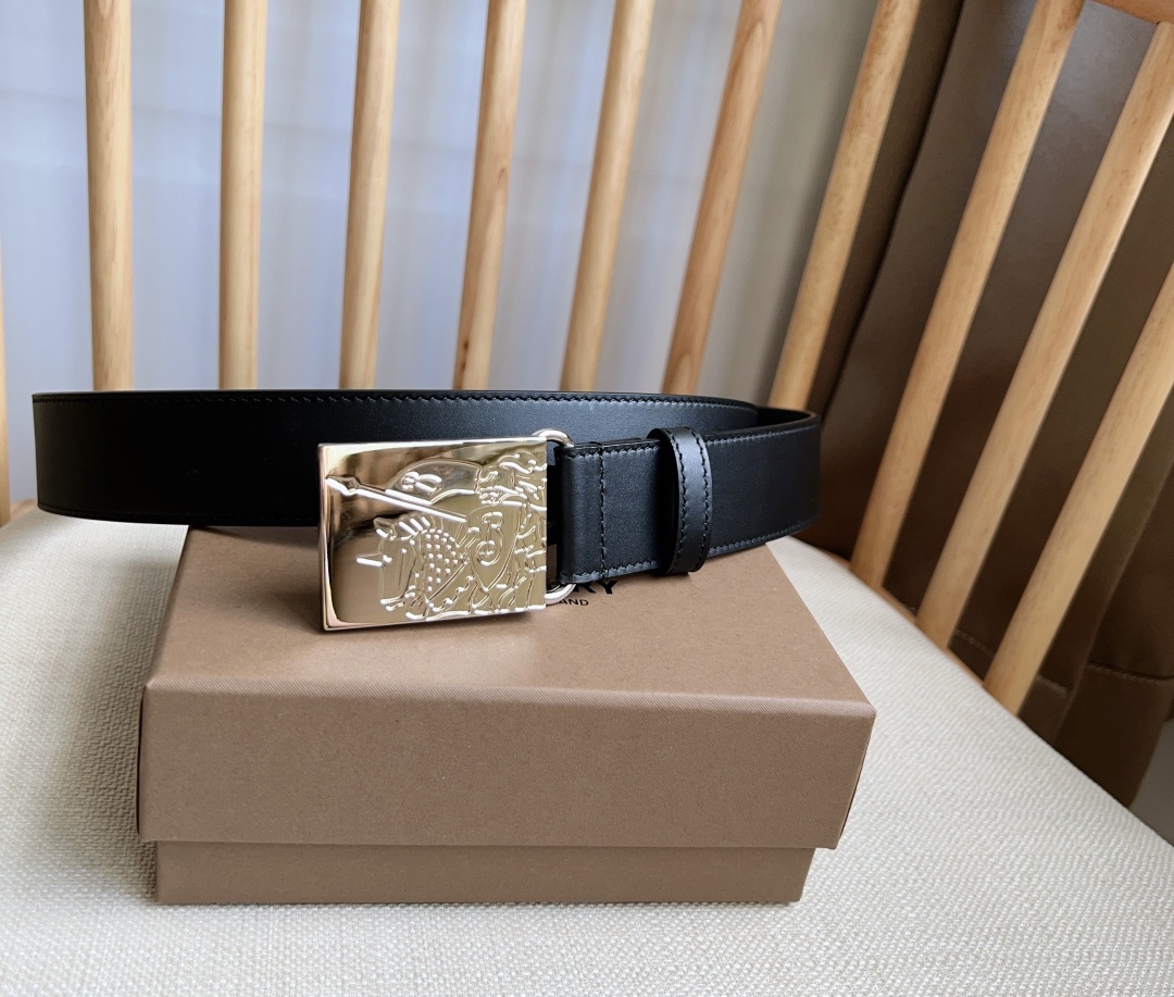 NO:138833,Burberry Burberry counter simultaneously launched the new equestrian knight decorative card matching contrast feeling bright line details, decorative card buckle decorative brand exclusive logo pattern Width: 3.5cm Exquisite and elegant Simple and generous, belt, burberry, burberry19860909Burberry 巴宝莉专柜同步上新马术骑士饰牌搭配对比感缉明线细节 饰牌搭扣装饰品牌专属标识图案 宽:3.5cm 精致优雅 简单大方,皮带,burberry,burberry,Belt