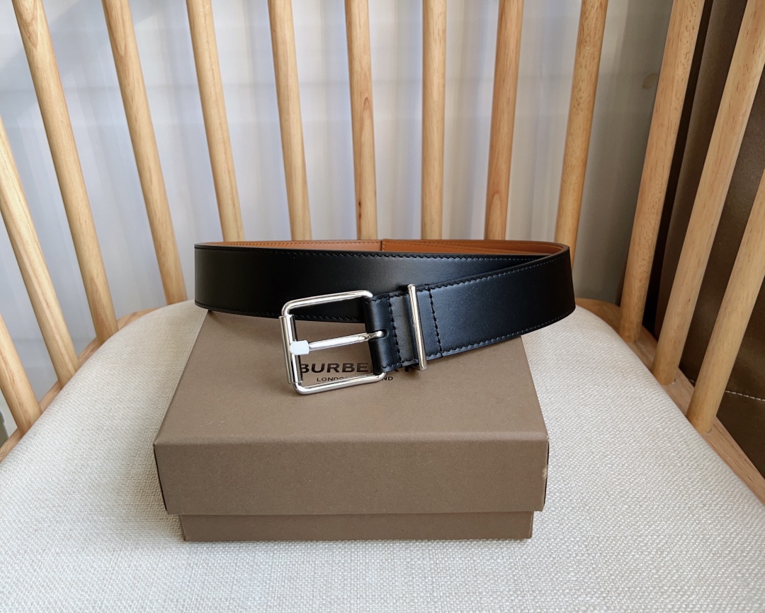 NO:138579,The new Burberry Burberry counter is available simultaneously. Italian refined belt is made of smooth calfskin fabric and paired with palladium-plated pin buckle. Width: 3.5cm. Exquisite, elegant, simple and elegant. Belt, burberry, burberry, cowhide19860909新款 Burberry 巴宝莉专柜同步上新 意大利精制腰带 选用光滑小牛皮面料打造 搭配镀钯金针扣 宽:3.5cm 精致优雅简单大方,皮带,burberry,burberry,cowhide,Belt