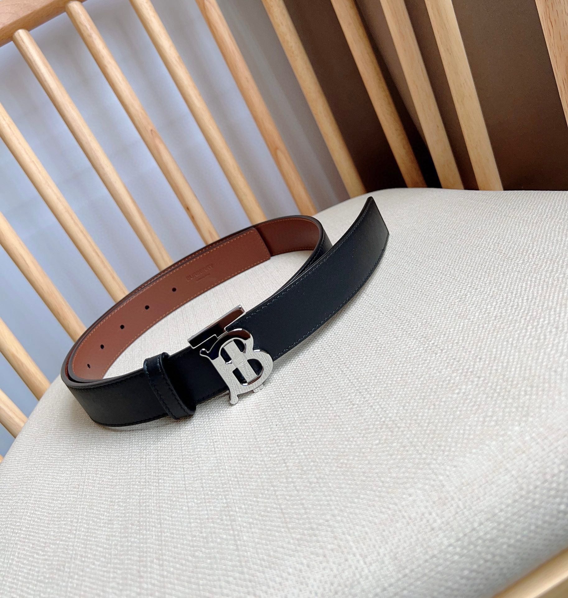 Ms. Burberry Barbelli Introduces Italian Double-Colour Belt with Gold-Plated Brand Design - 图片 2