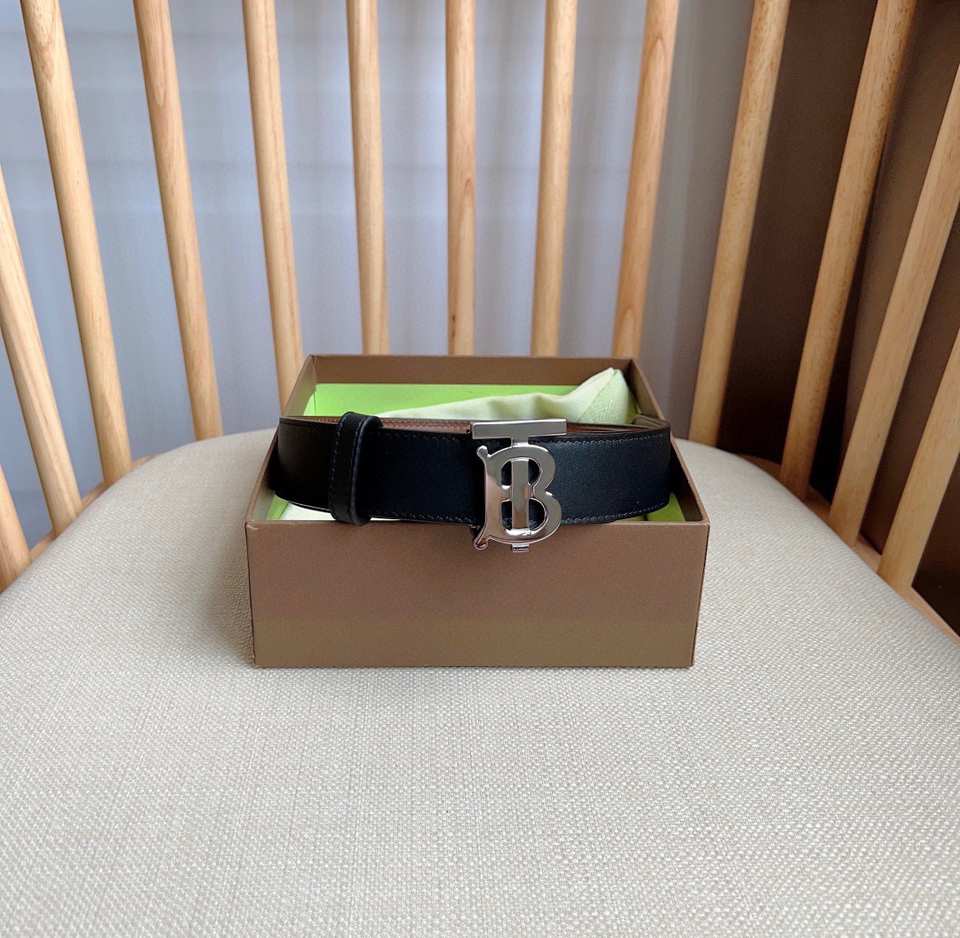 Ms. Burberry Barbelli Introduces Italian Double-Colour Belt with Gold-Plated Brand Design - 图片 5