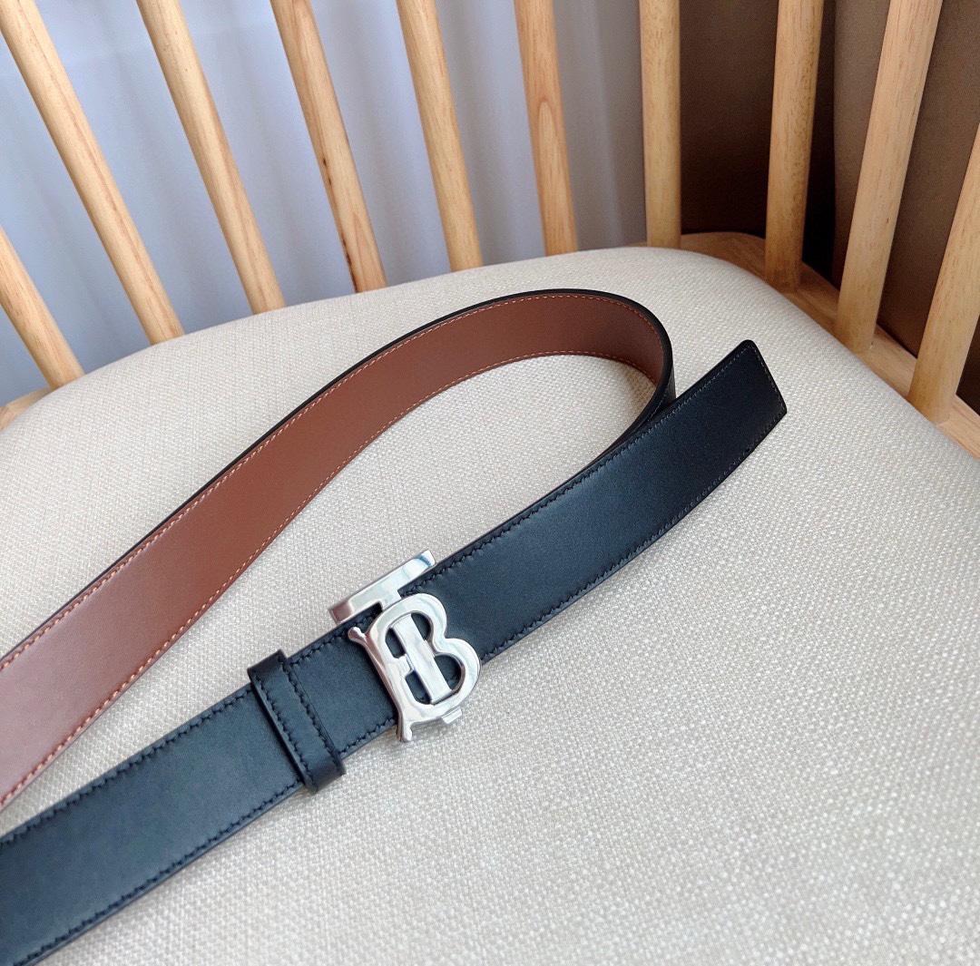 Ms. Burberry Barbelli Introduces Italian Double-Colour Belt with Gold-Plated Brand Design - 图片 8
