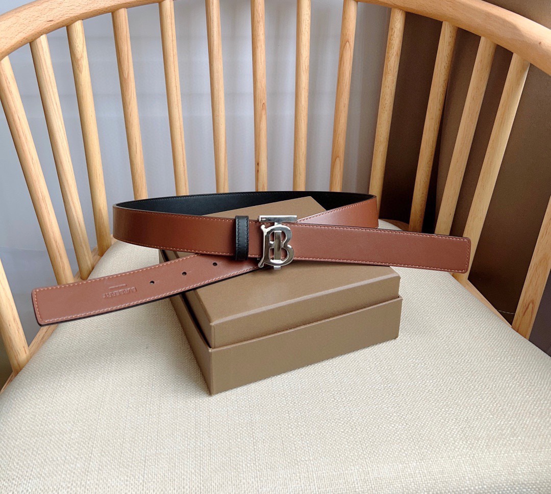 Ms. Burberry Barbelli Introduces Italian Double-Colour Belt with Gold-Plated Brand Design - 图片 4