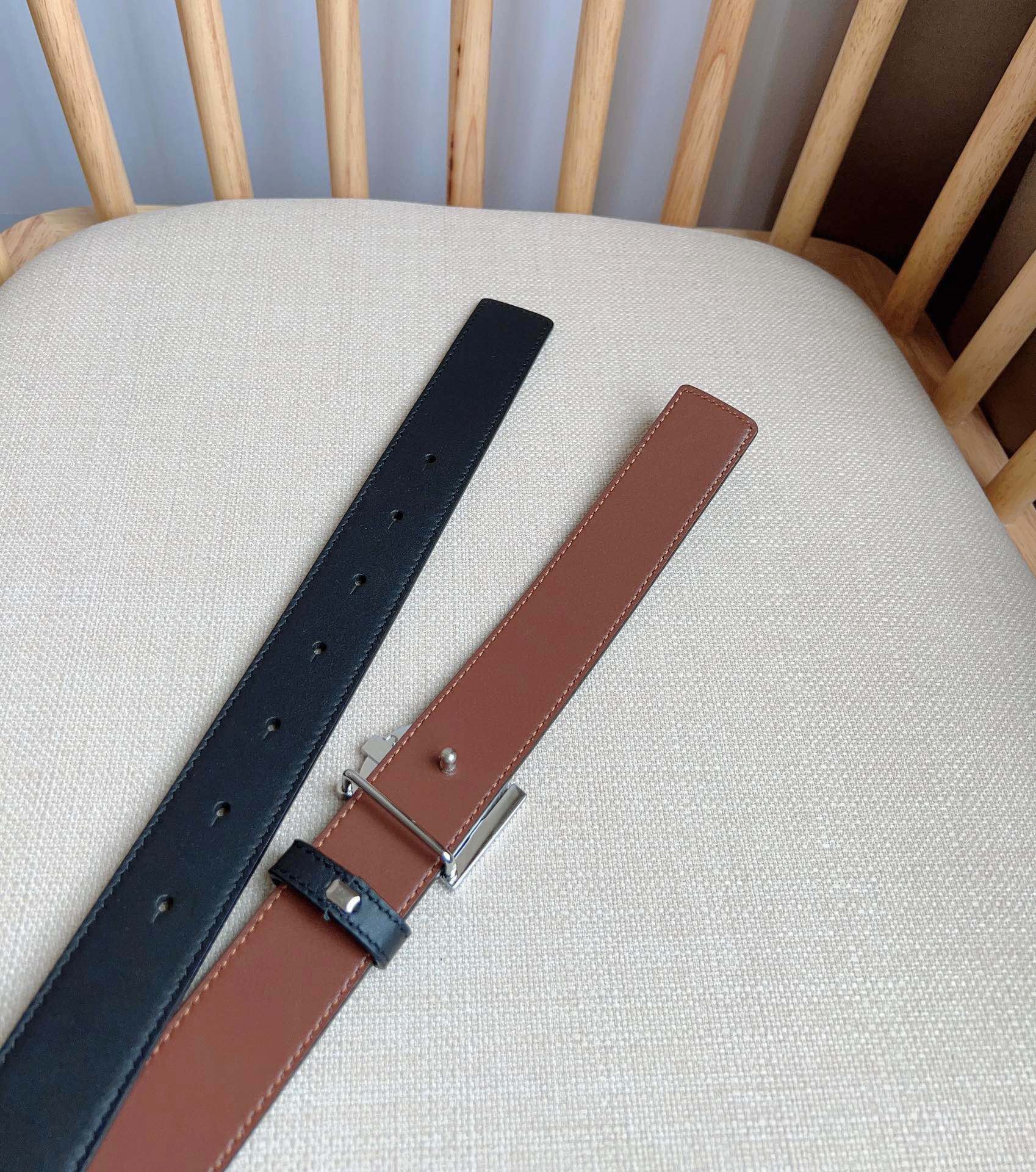 Ms. Burberry Barbelli Introduces Italian Double-Colour Belt with Gold-Plated Brand Design - 图片 6