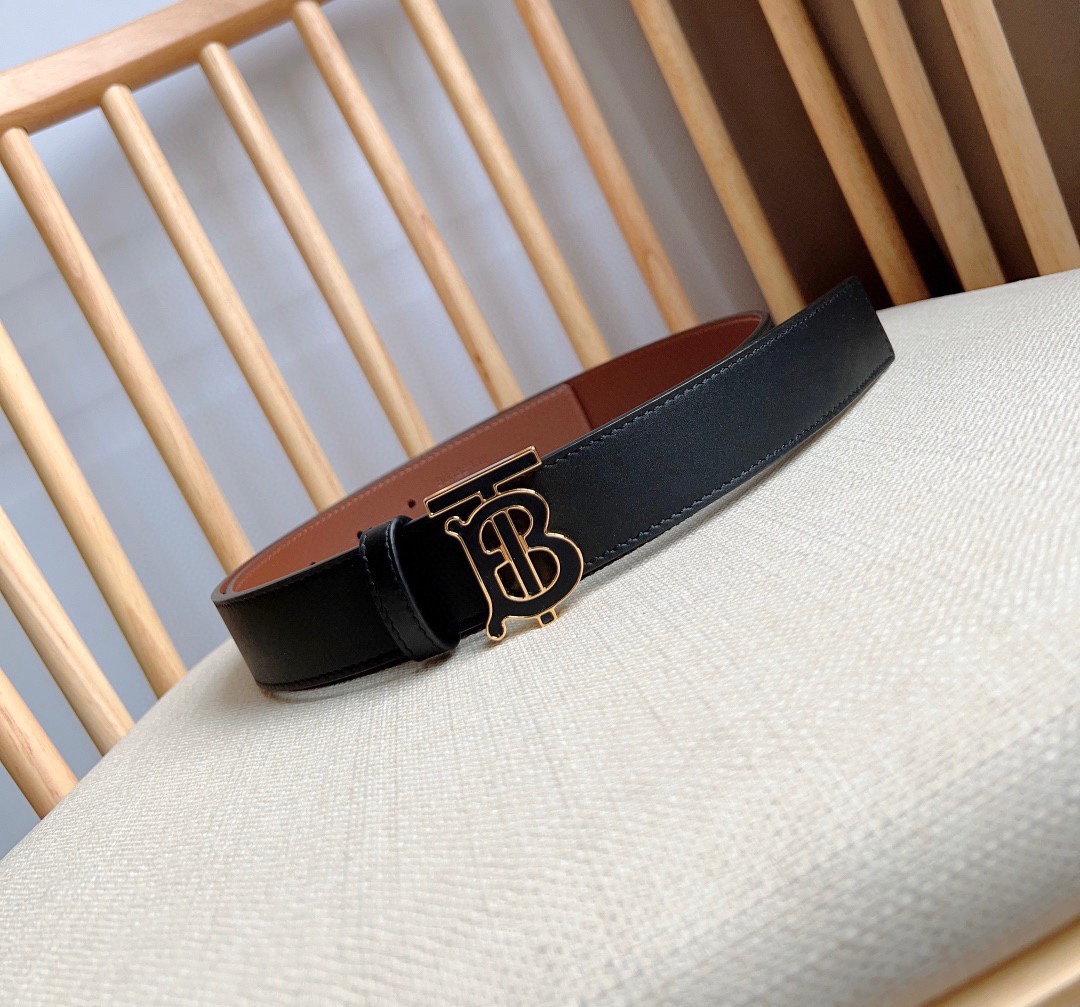 Ms. Burberry Barbelli Introduces Italian Double-Colour Belt Collection with Gold-Plated Brand Design - 图片 2