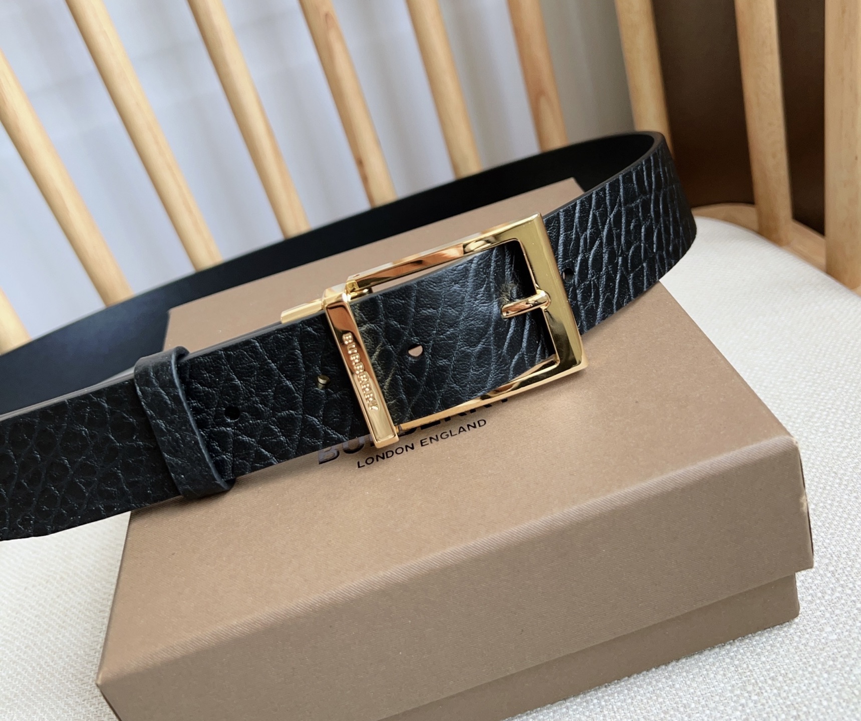 新款 Burberry 巴宝莉专柜同步上新 意大利精制腰带