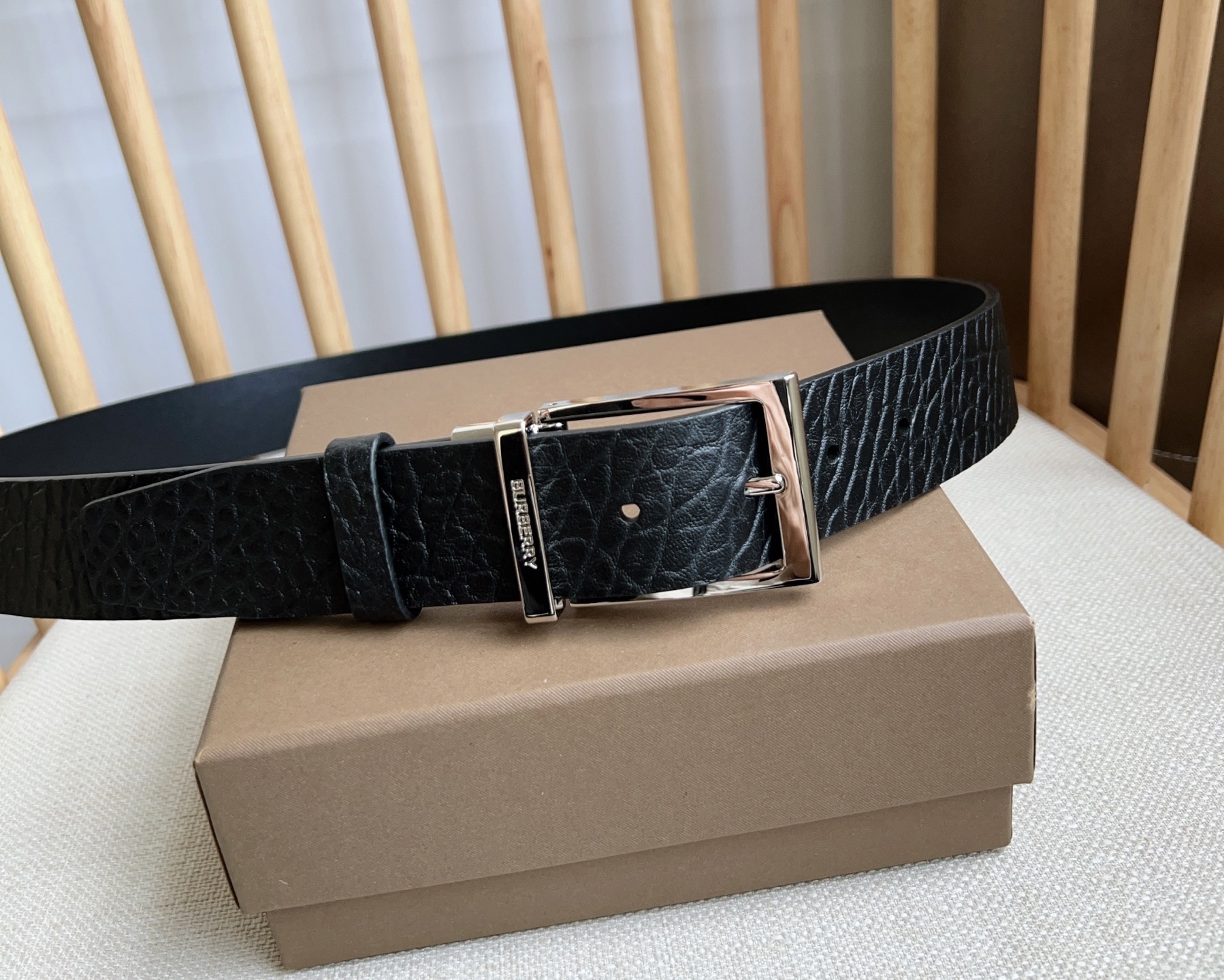 Burberry 巴宝莉专柜同步上新 意大利精制腰带