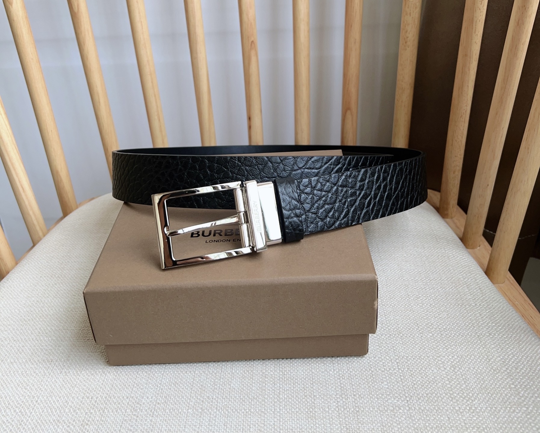 Burberry 巴宝莉专柜同步上新 意大利精制腰带