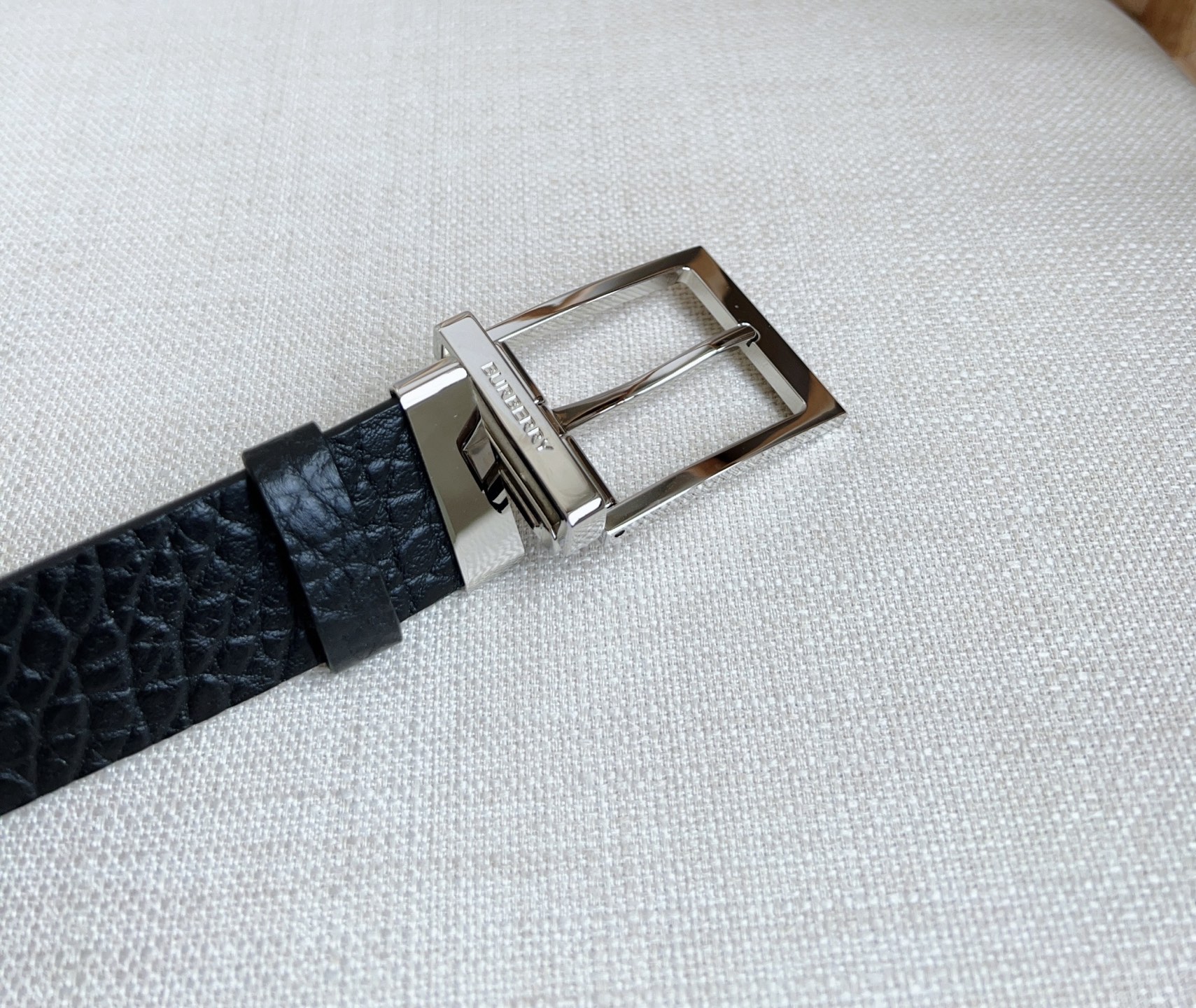 Burberry 巴宝莉专柜同步上新 意大利精制腰带