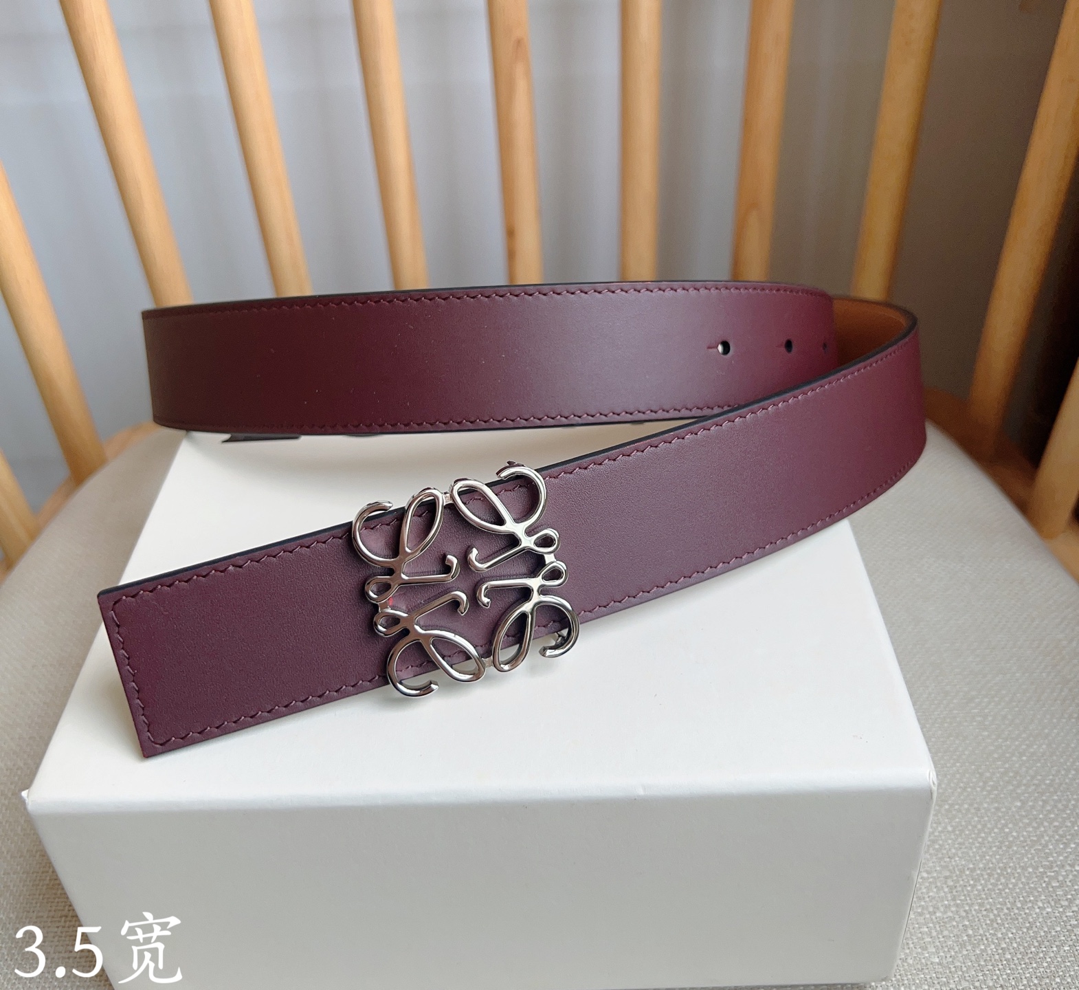 Newest Co-Editor Congratulated for Recital with Premium Leather Belt and Anagram Button - 图片 2
