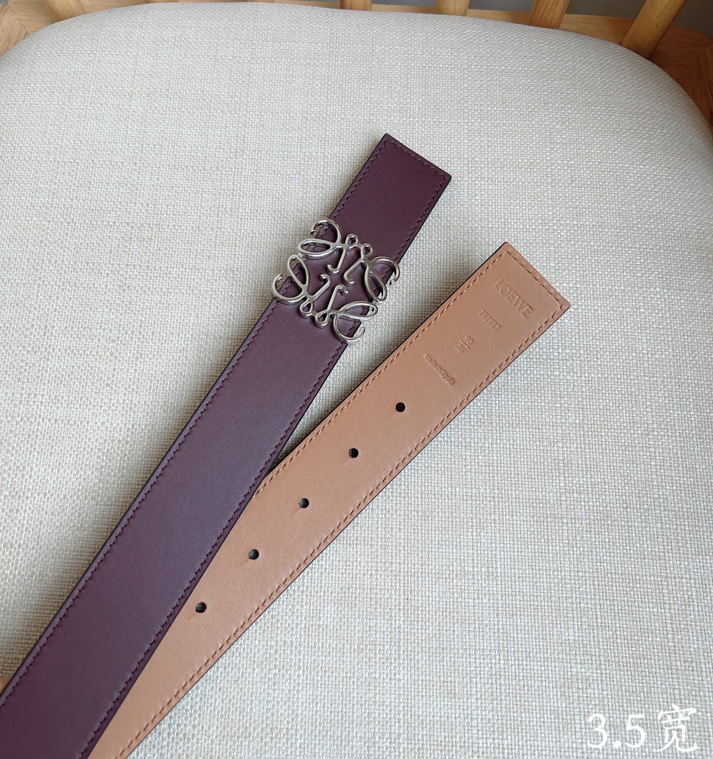 Newest Co-Editor Congratulated for Recital with Premium Leather Belt and Anagram Button - 图片 3