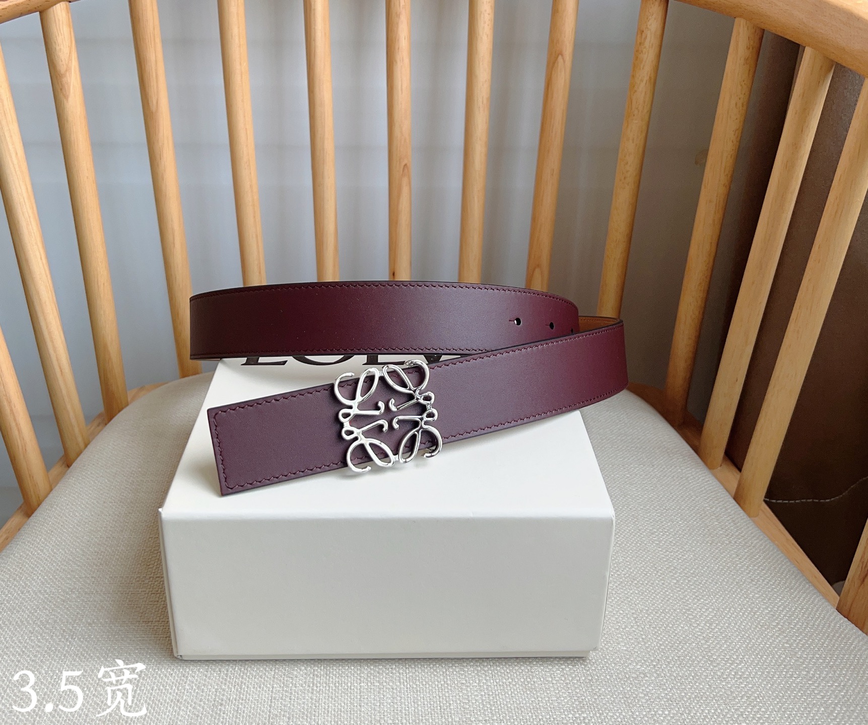 Newest Co-Editor Congratulated for Recital with Premium Leather Belt and Anagram Button - 图片 1