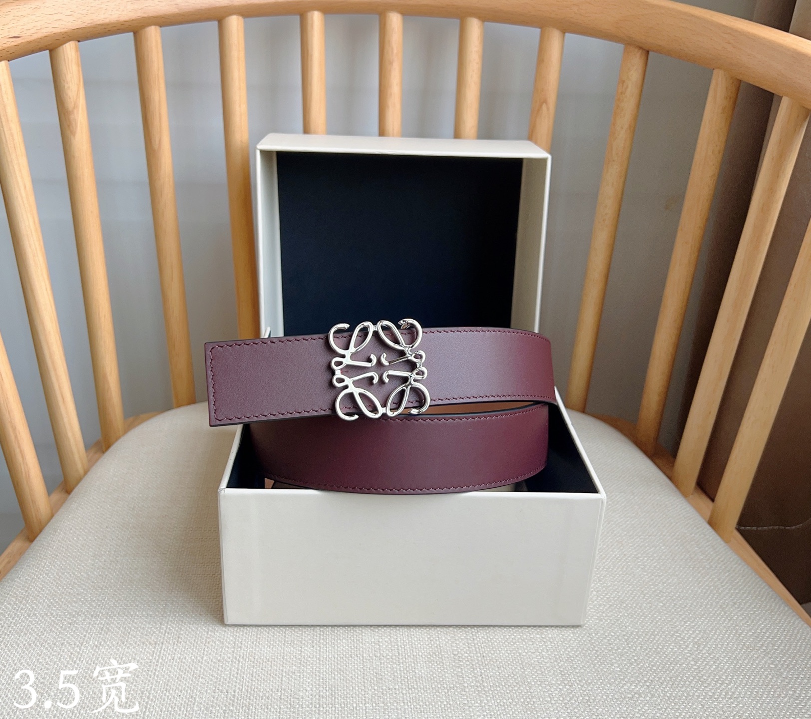 Newest Co-Editor Congratulated for Recital with Premium Leather Belt and Anagram Button - 图片 5
