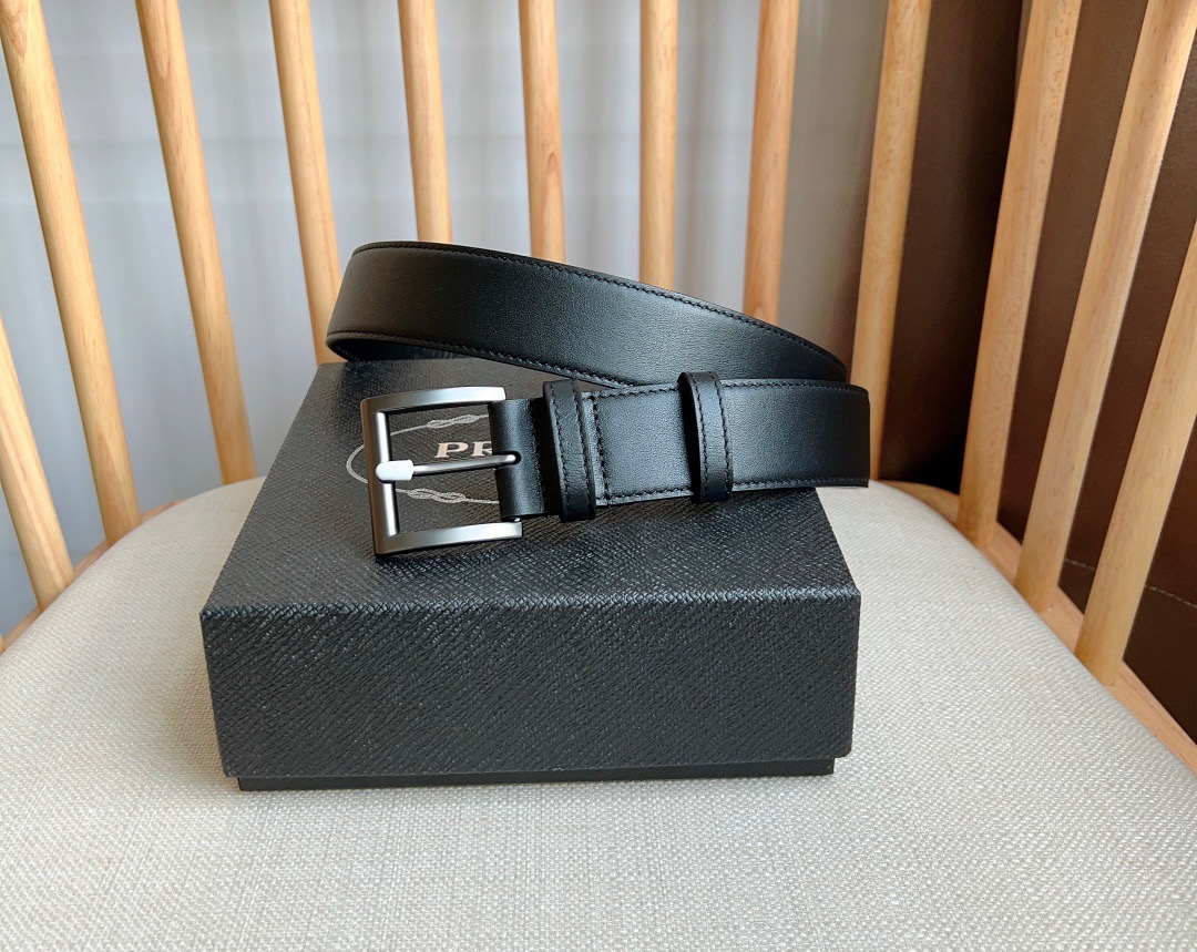 Prada Leren Riem met Driehoek Logo - Stijlvolle Accessoire voor Dames en Heren