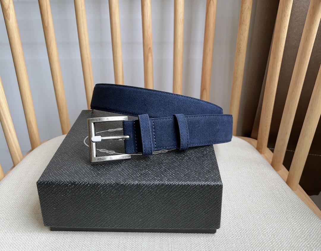 NO:552501,The latest model from PRADA (Prada) counter. This suede leather belt has a simple yet refined style. The end is eye-catchingly decorated with an enameled triangular metal logo. It is the brand's iconic material. It is unisex. Width 3.5, belt, prada, prada.19860909PRADA (普拉达) 专柜最新款 这款绒面皮革腰带风格简约而不失精致 末端醒目装饰涂珐琅三角形金属徽标 是品牌的标志性材质 男女通用 宽3.5,皮带,prada,prada,Belt