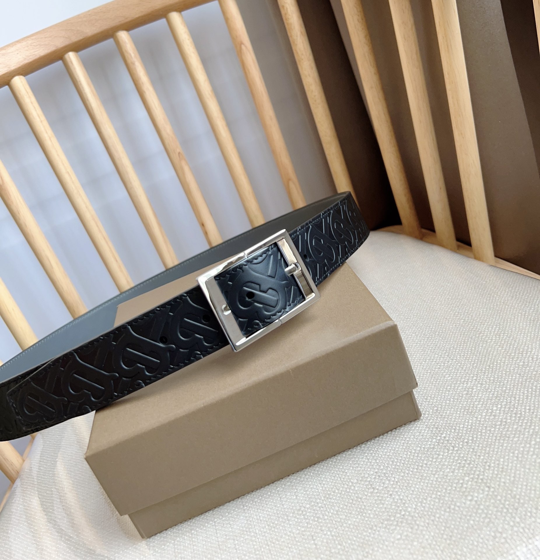 新款 Burberry巴宝莉专柜同步上新意大利制腰带 3 5cm 精致优雅 简单大方
