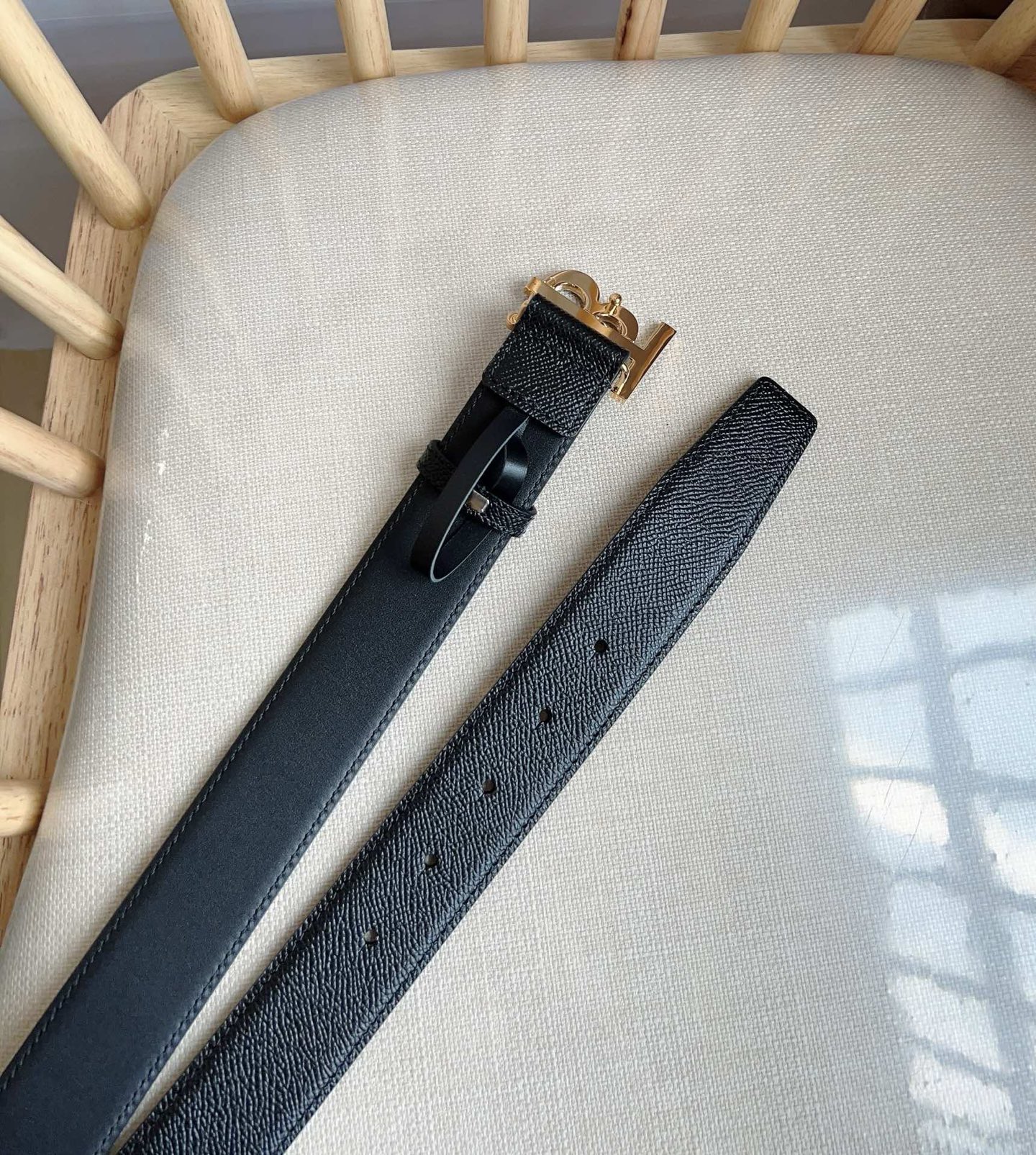 新款 Burberrry 巴宝莉专柜同步上新意大利制粒纹皮革腰带 宽:3 5cm 精致优雅 简单大方