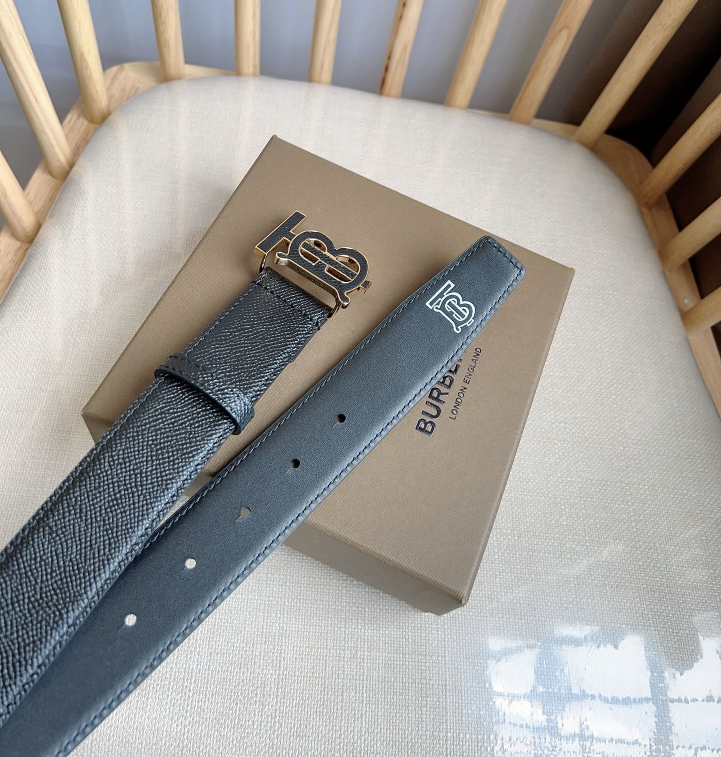 新款 Burberrry 巴宝莉专柜同步上新意大利制粒纹皮革腰带 宽:3 5cm 精致优雅 简单大方