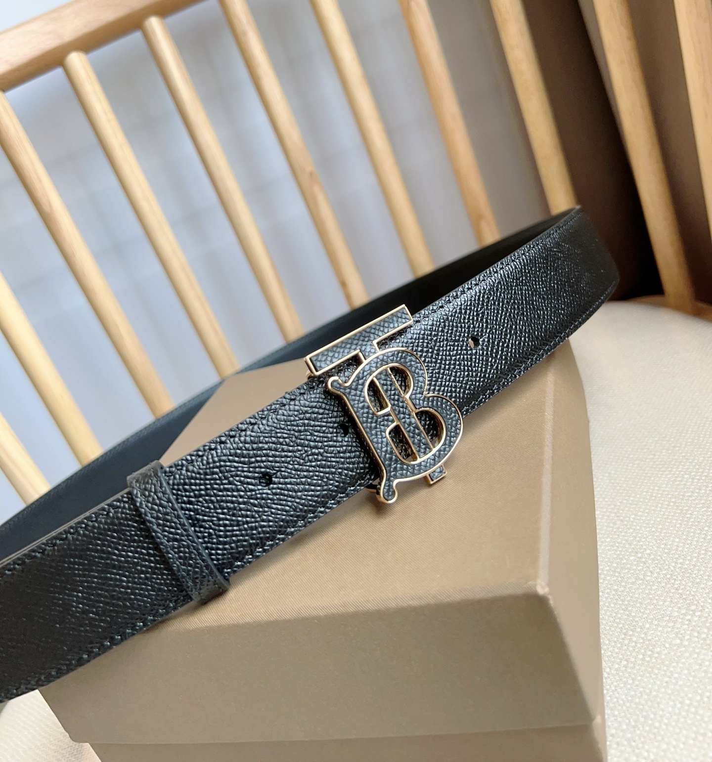 新款 Burberrry 巴宝莉专柜同步上新意大利制粒纹皮革腰带 宽:3 5cm 精致优雅 简单大方