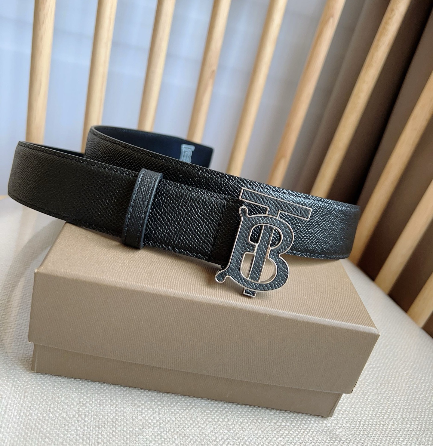 新款 Burberrry 巴宝莉3 5cm 精致优雅 简单大方