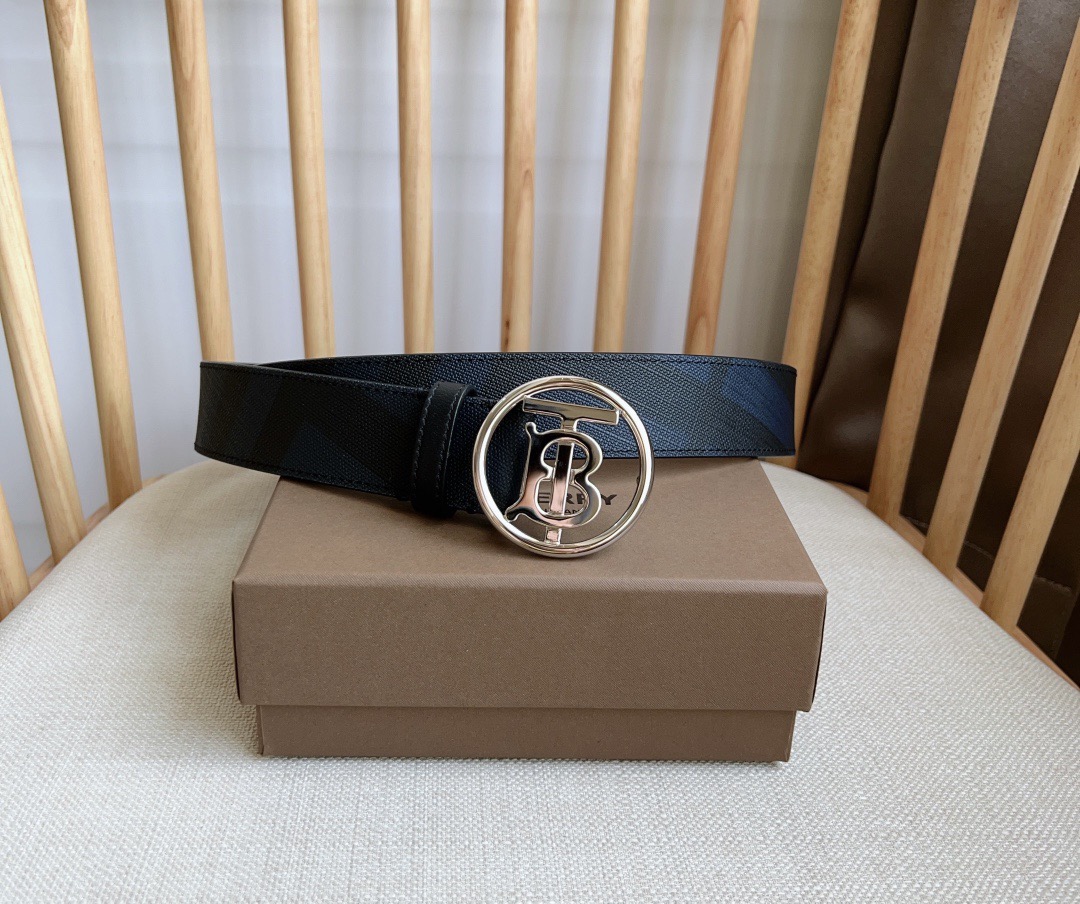 Burberry 巴宝莉专柜同步上新🎉🎉精选London镌刻焕新的品牌微标 扣环饰有抢眼的镀金专属标识图