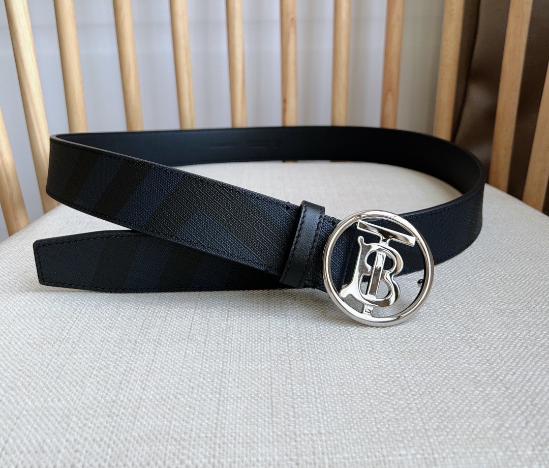 Burberry 巴宝莉专柜同步上新🎉🎉精选London镌刻焕新的品牌微标 扣环饰有抢眼的镀金专属标识图