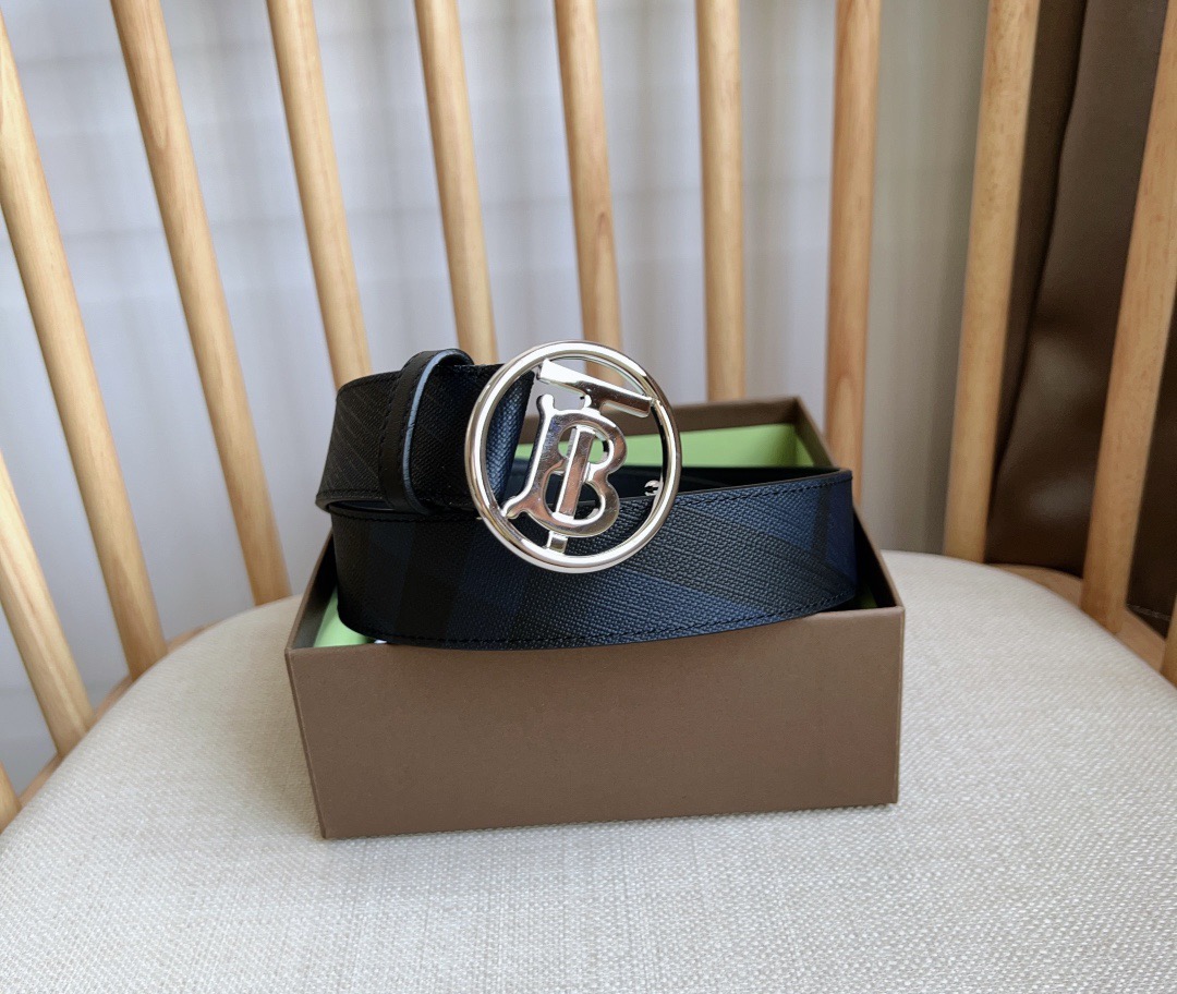 Burberry 巴宝莉专柜同步上新🎉🎉精选London镌刻焕新的品牌微标 扣环饰有抢眼的镀金专属标识图