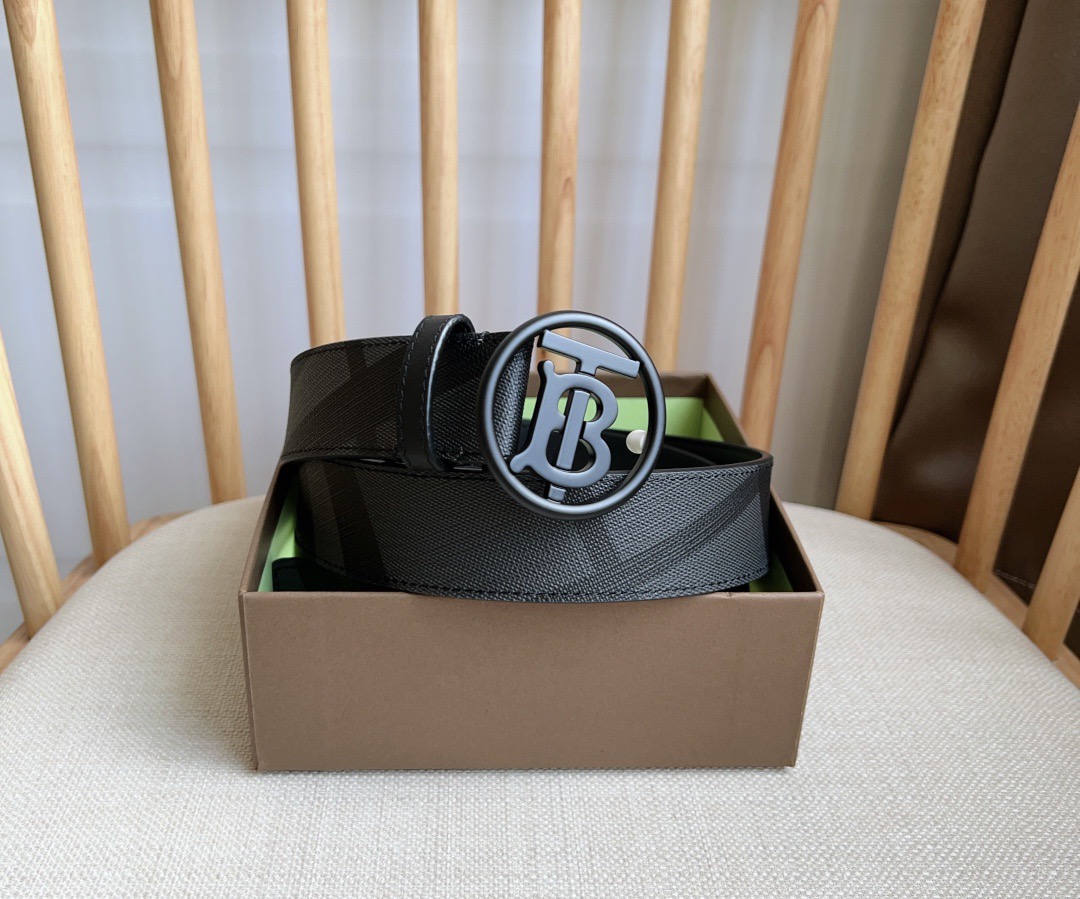 Burberry 巴宝莉专柜同步上新🎉🎉精选London镌刻焕新的品牌微标 扣环饰有抢眼的镀金专属标识图