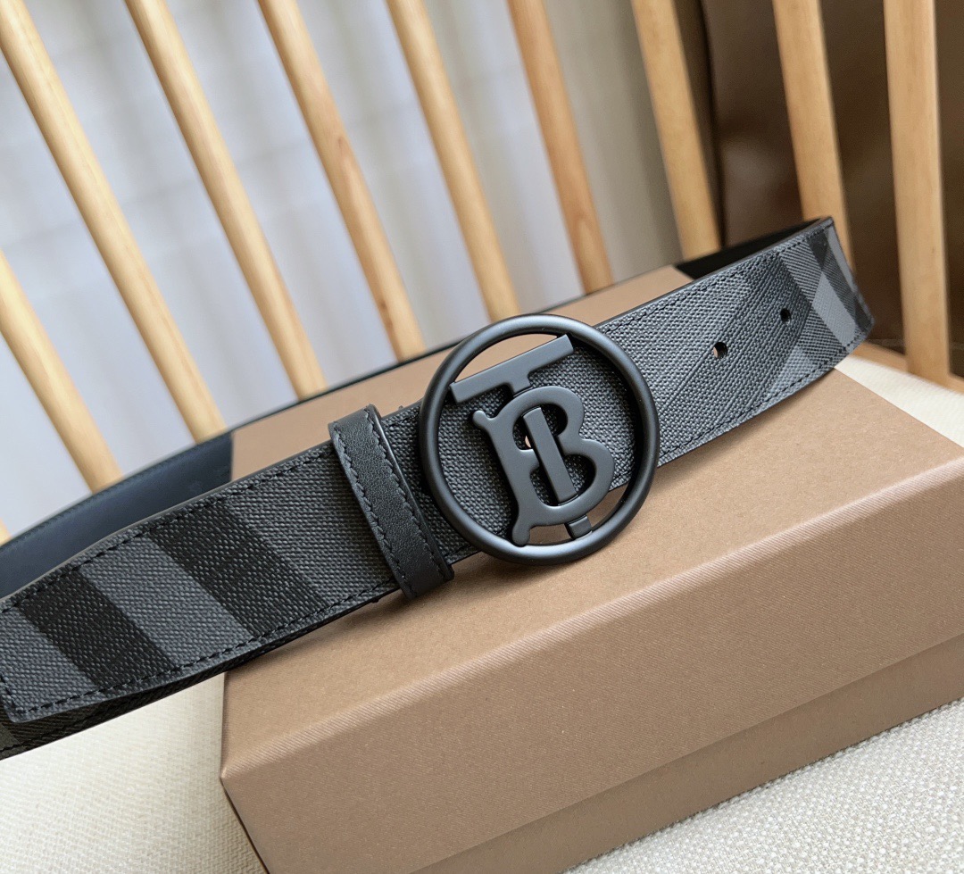 Burberry 巴宝莉专柜同步上新🎉🎉精选London镌刻焕新的品牌微标 扣环饰有抢眼的镀金专属标识图