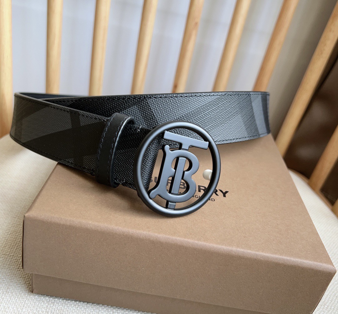 Burberry 巴宝莉专柜同步上新🎉🎉精选London镌刻焕新的品牌微标 扣环饰有抢眼的镀金专属标识图