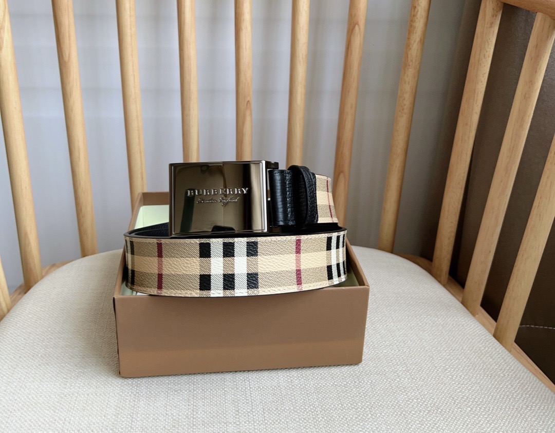 Burberry 巴宝莉专柜同步上新🎉🎉双面两用的意大利制腰带 精选London格纹 配有亮泽抢眼的专属