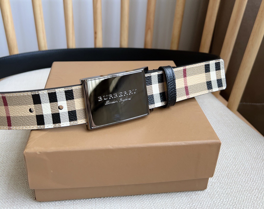 Burberry 巴宝莉专柜同步上新🎉🎉双面两用的意大利制腰带 精选London格纹 配有亮泽抢眼的专属