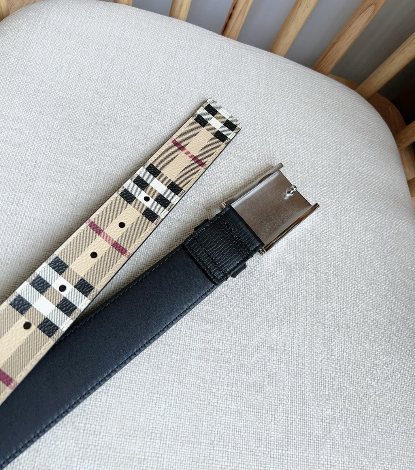 Burberry 巴宝莉专柜同步上新🎉🎉双面两用的意大利制腰带 精选London格纹 配有亮泽抢眼的专属