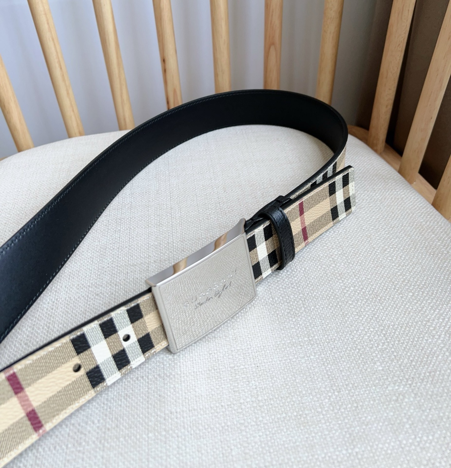 Burberry 巴宝莉专柜同步上新🎉🎉双面两用的意大利制腰带 精选London格纹 配有亮泽抢眼的专属