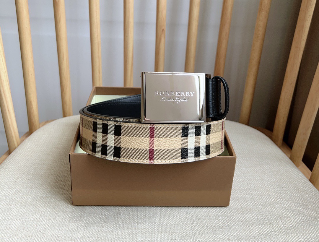 Burberry 巴宝莉专柜同步上新🎉🎉双面两用的意大利制腰带 精选London格纹 配有亮泽抢眼的专属