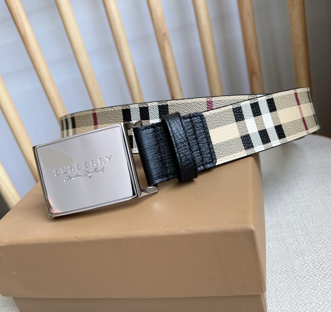 Burberry 巴宝莉专柜同步上新🎉🎉双面两用的意大利制腰带 精选London格纹 配有亮泽抢眼的专属