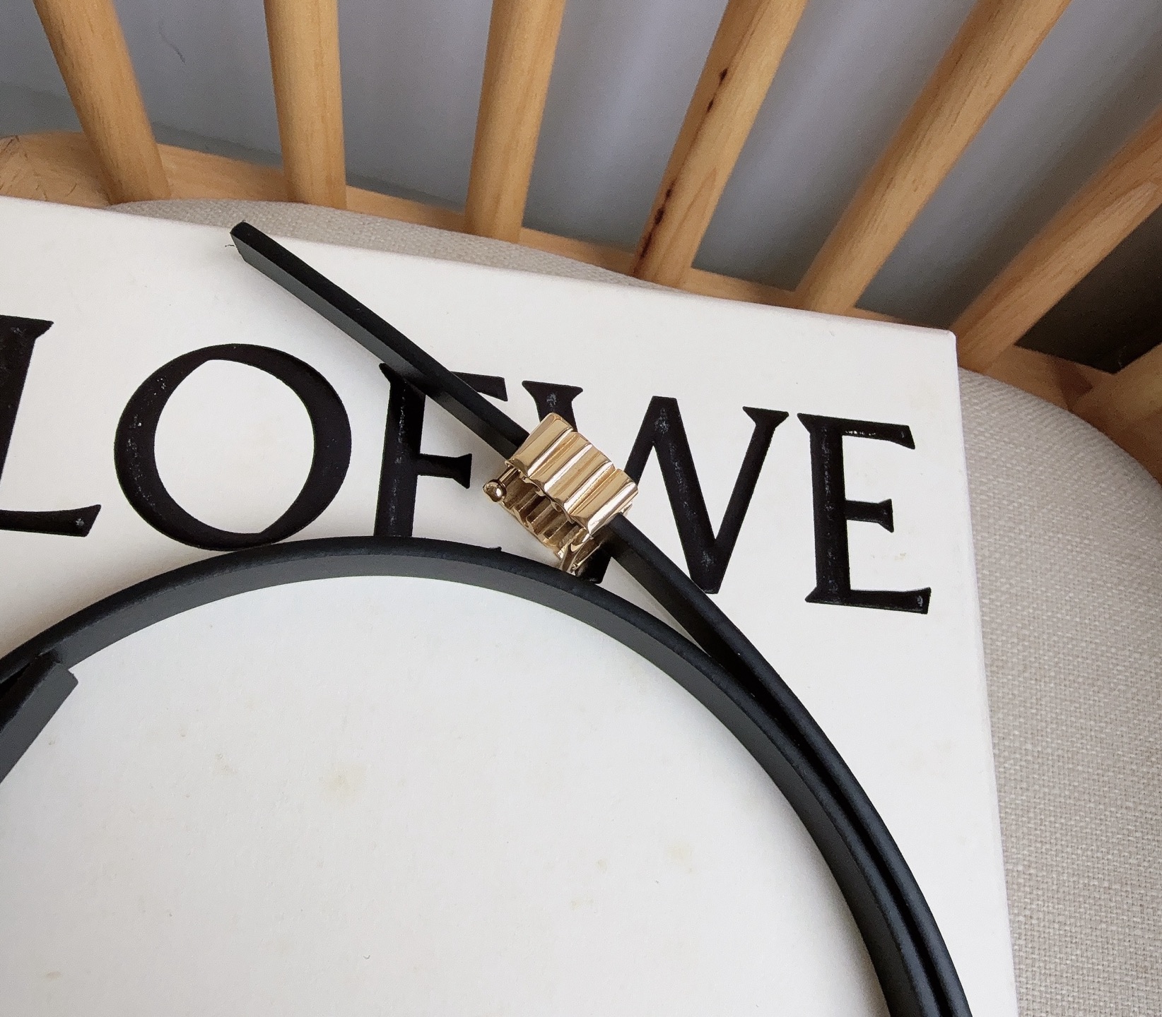 LOEWE （罗意威）专柜最新同款腰带[庆祝][庆祝]  选用光滑牛皮革双面腰带   亮面Anagram立方体针扣 五孔